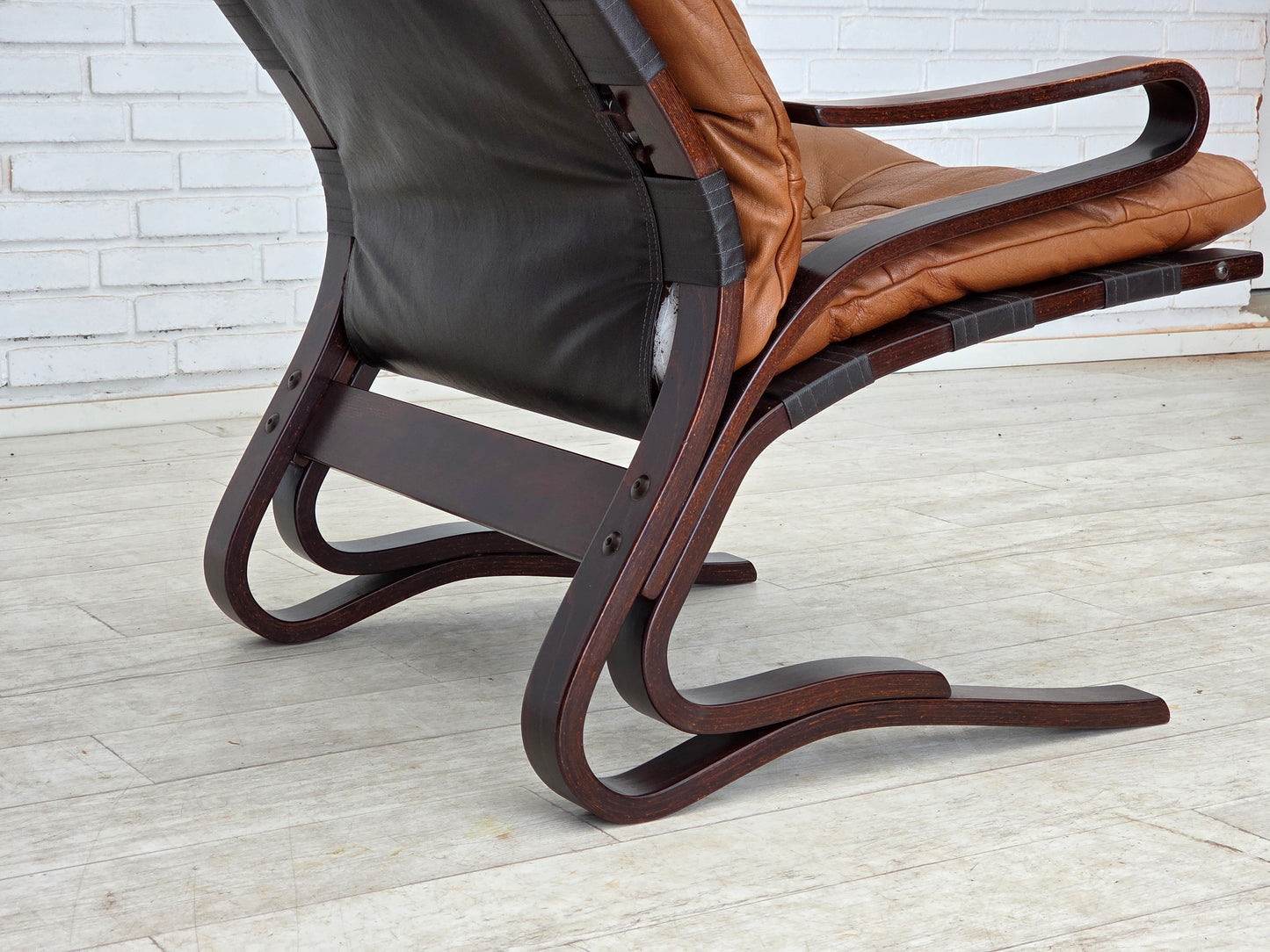 1970s, Norwegian design by Else & Nordahl Solheim, set of 2 chairs with footstool, model "Kengu".