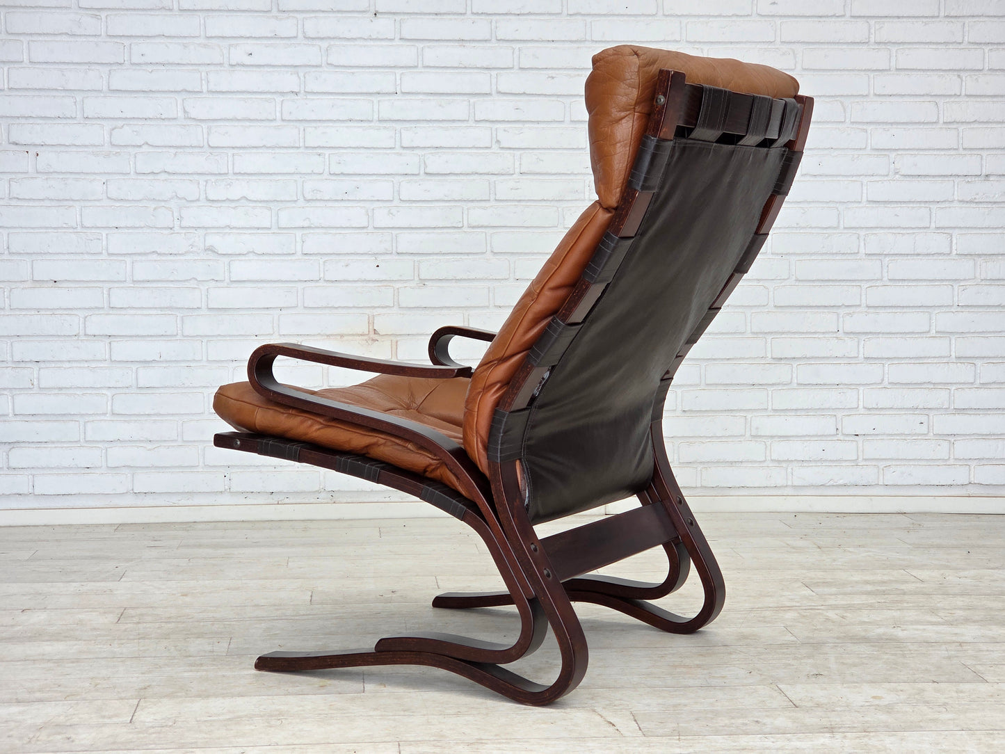 1970s, Norwegian design by Else & Nordahl Solheim, set of 2 chairs with footstool, model "Kengu".