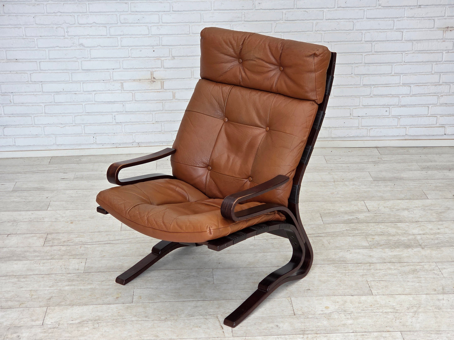 1970s, Norwegian design by Else & Nordahl Solheim, set of 2 chairs with footstool, model "Kengu".