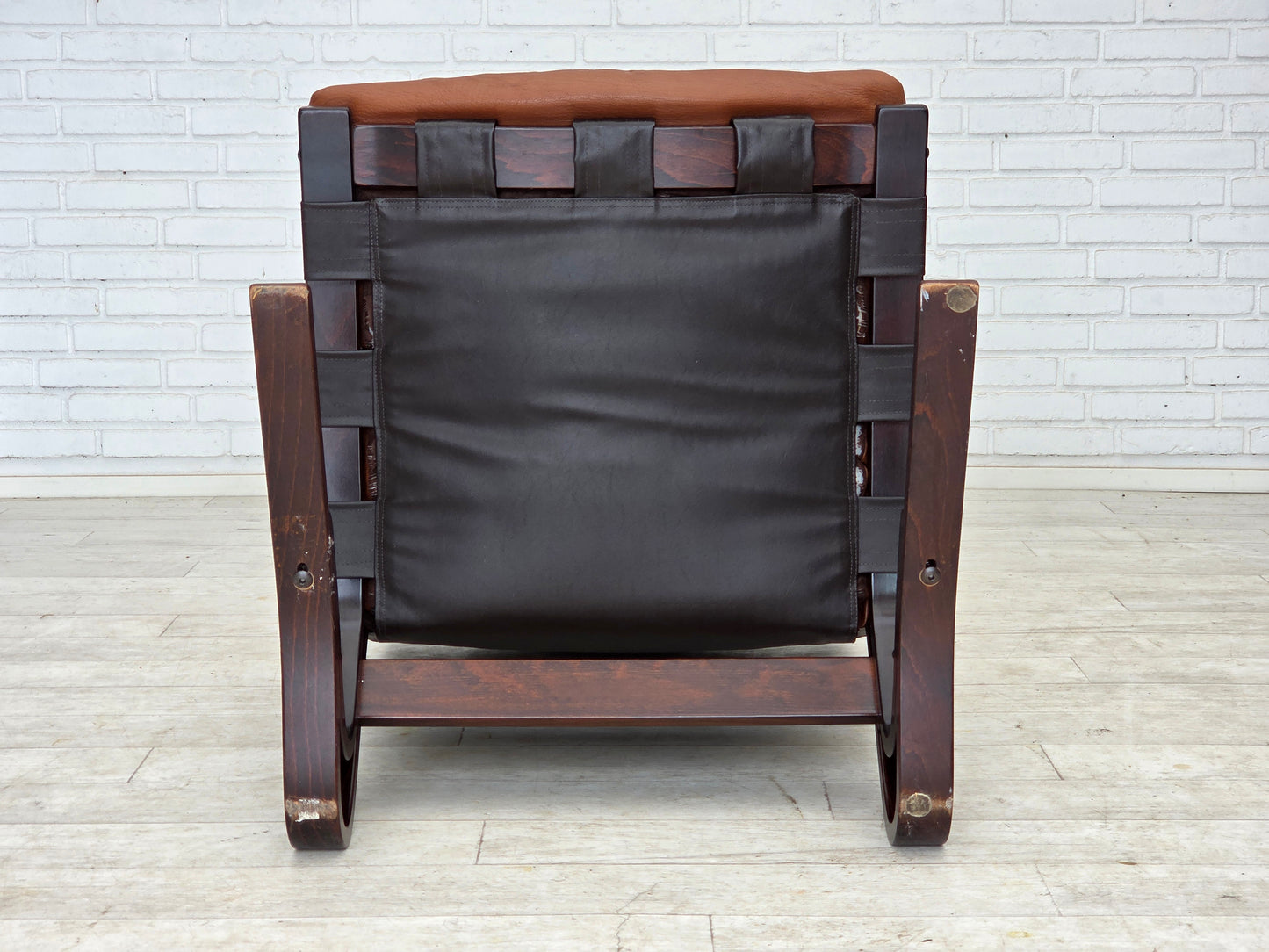 1970s, Norwegian design by Else & Nordahl Solheim, set of 2 chairs with footstool, model "Kengu".