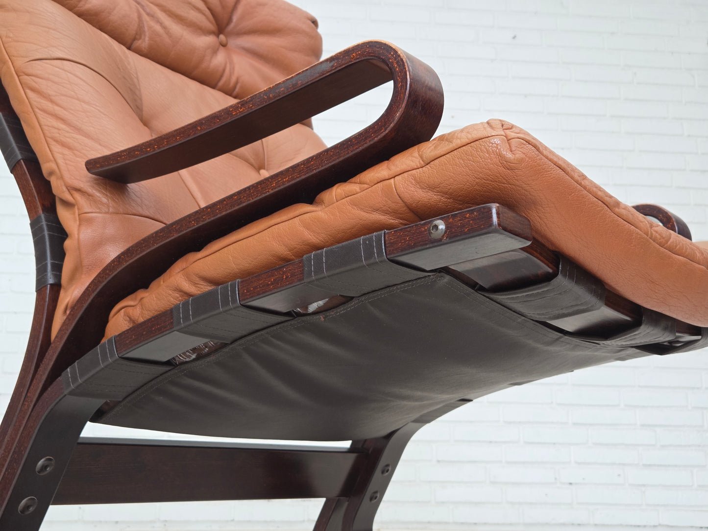 1970s, Norwegian design by Else & Nordahl Solheim, set of 2 chairs with footstool, model "Kengu".