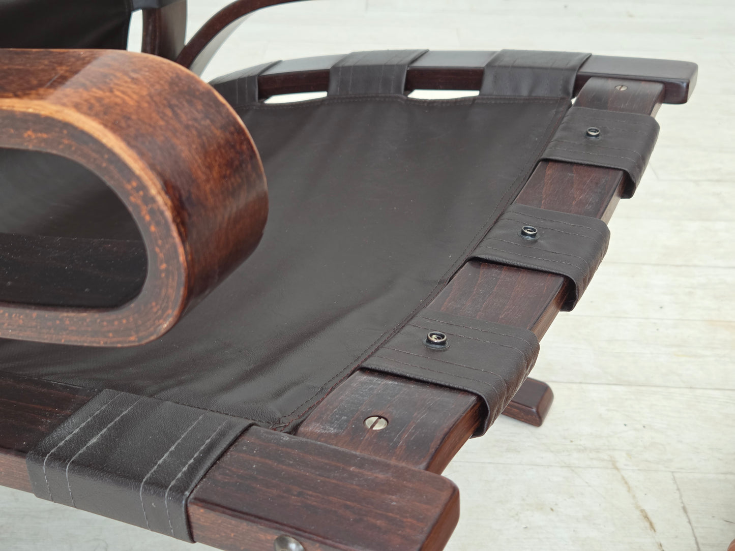 1970s, Norwegian design by Else & Nordahl Solheim, set of 2 chairs with footstool, model "Kengu".