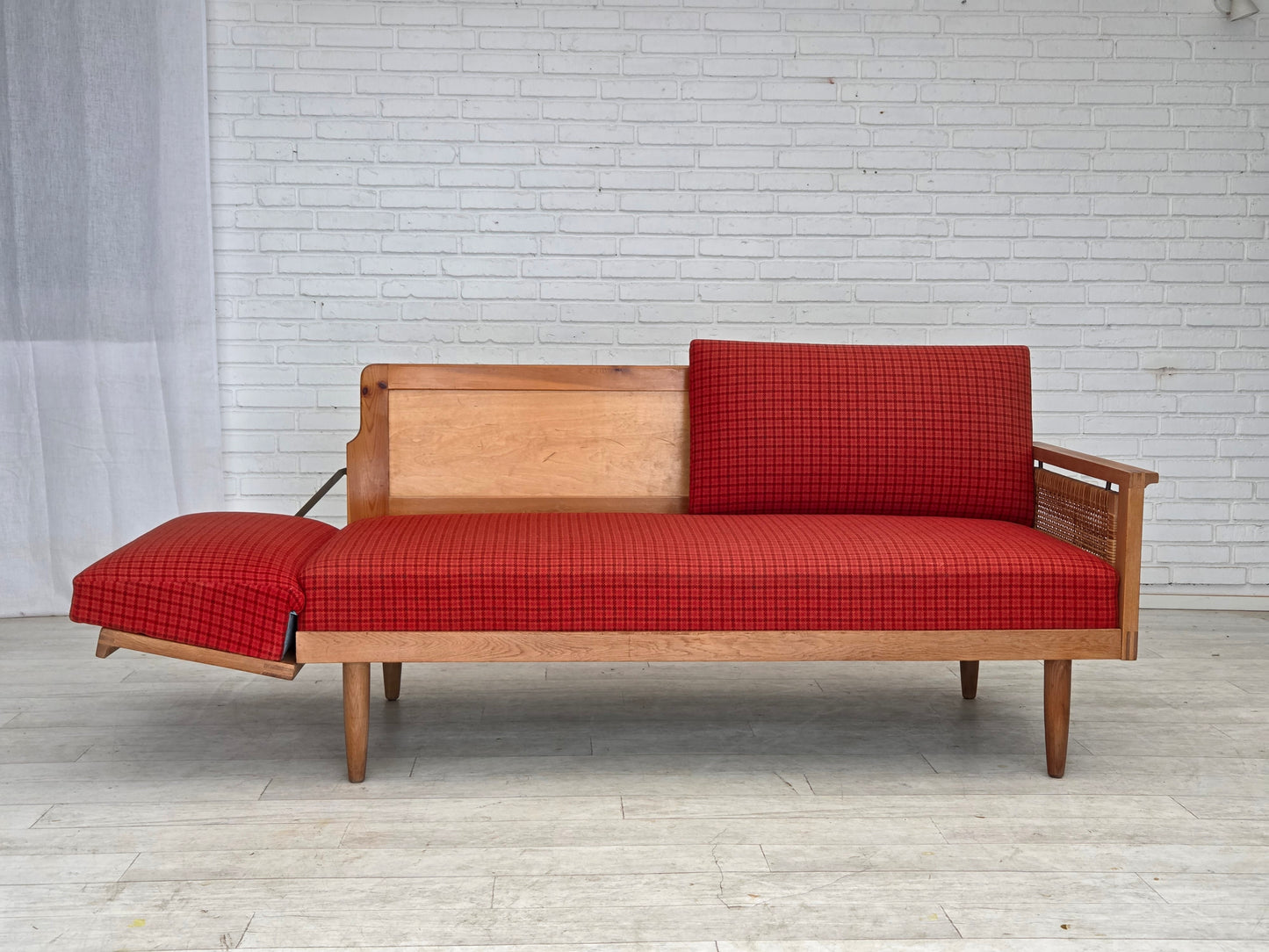 1970s, Danish drop-arm daybed/sofa by Illum Wikkelsø, furniture wool.