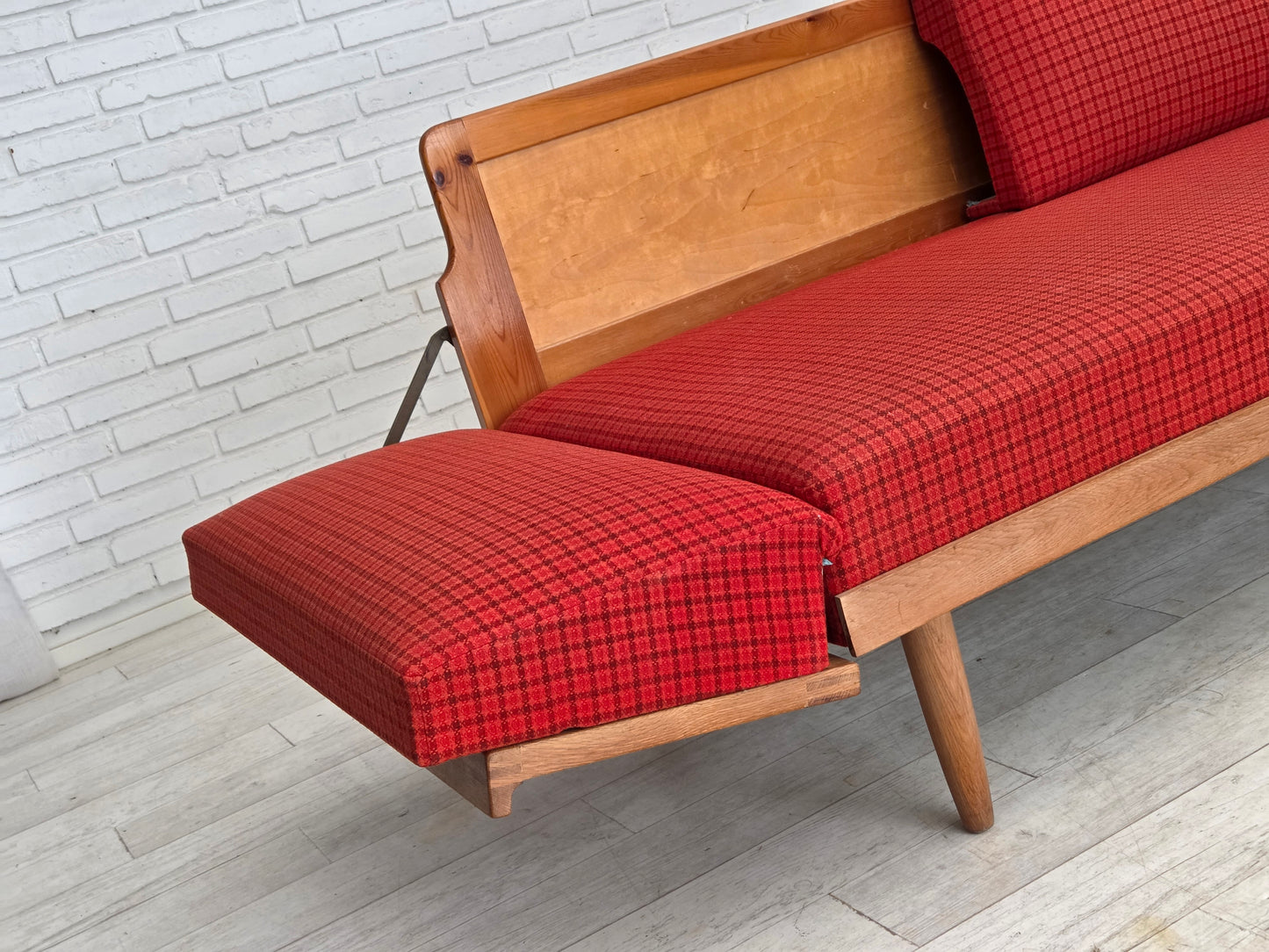 1970s, Danish drop-arm daybed/sofa by Illum Wikkelsø, furniture wool.
