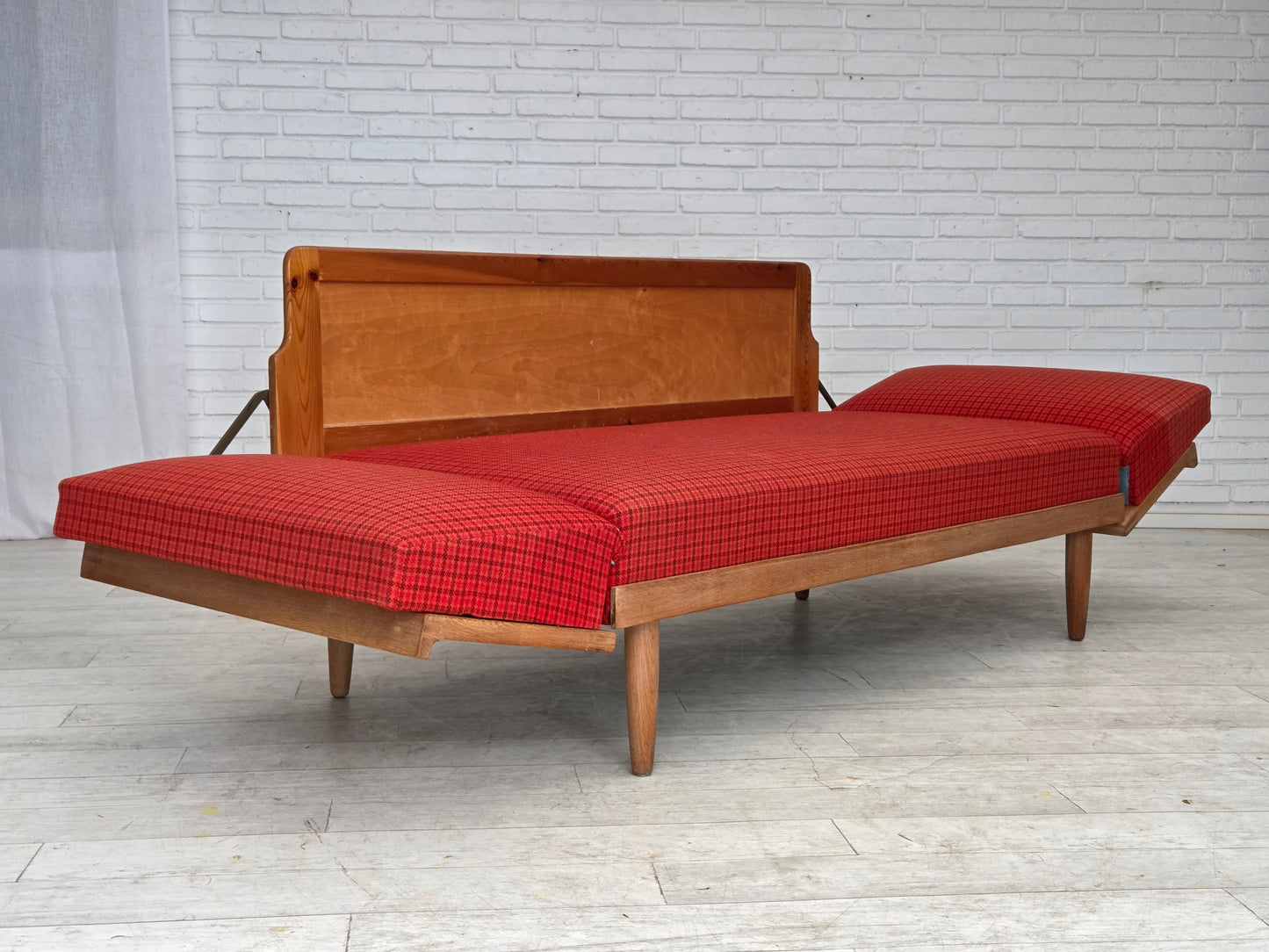 1970s, Danish drop-arm daybed/sofa by Illum Wikkelsø, furniture wool.