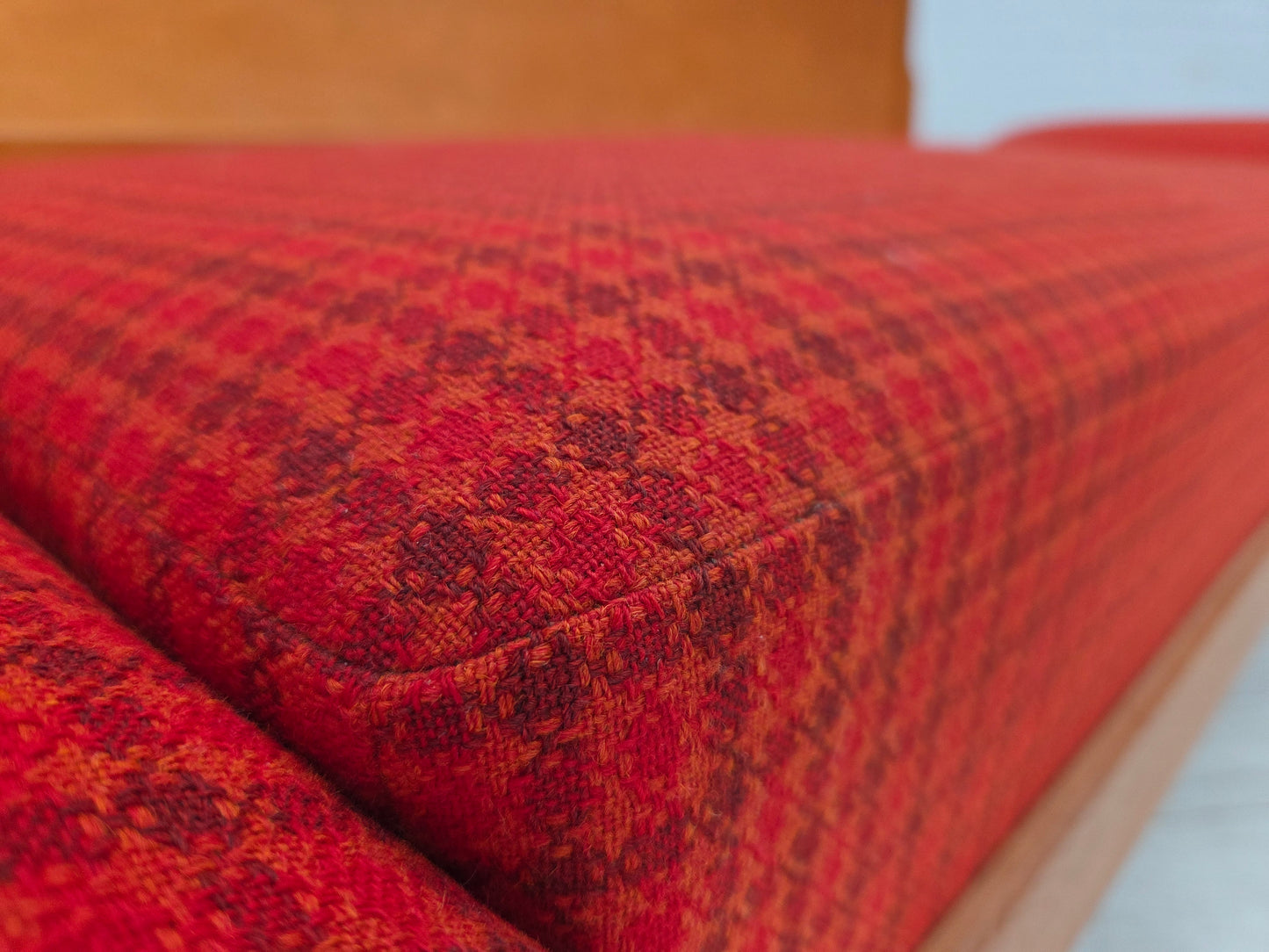 1970s, Danish drop-arm daybed/sofa by Illum Wikkelsø, furniture wool.
