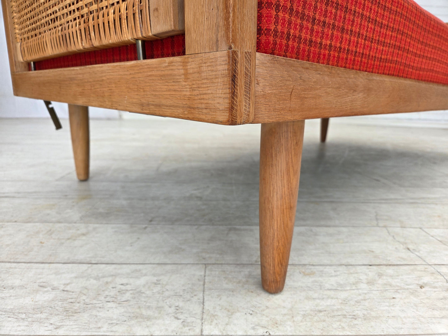 1970s, Danish drop-arm daybed/sofa by Illum Wikkelsø, furniture wool.