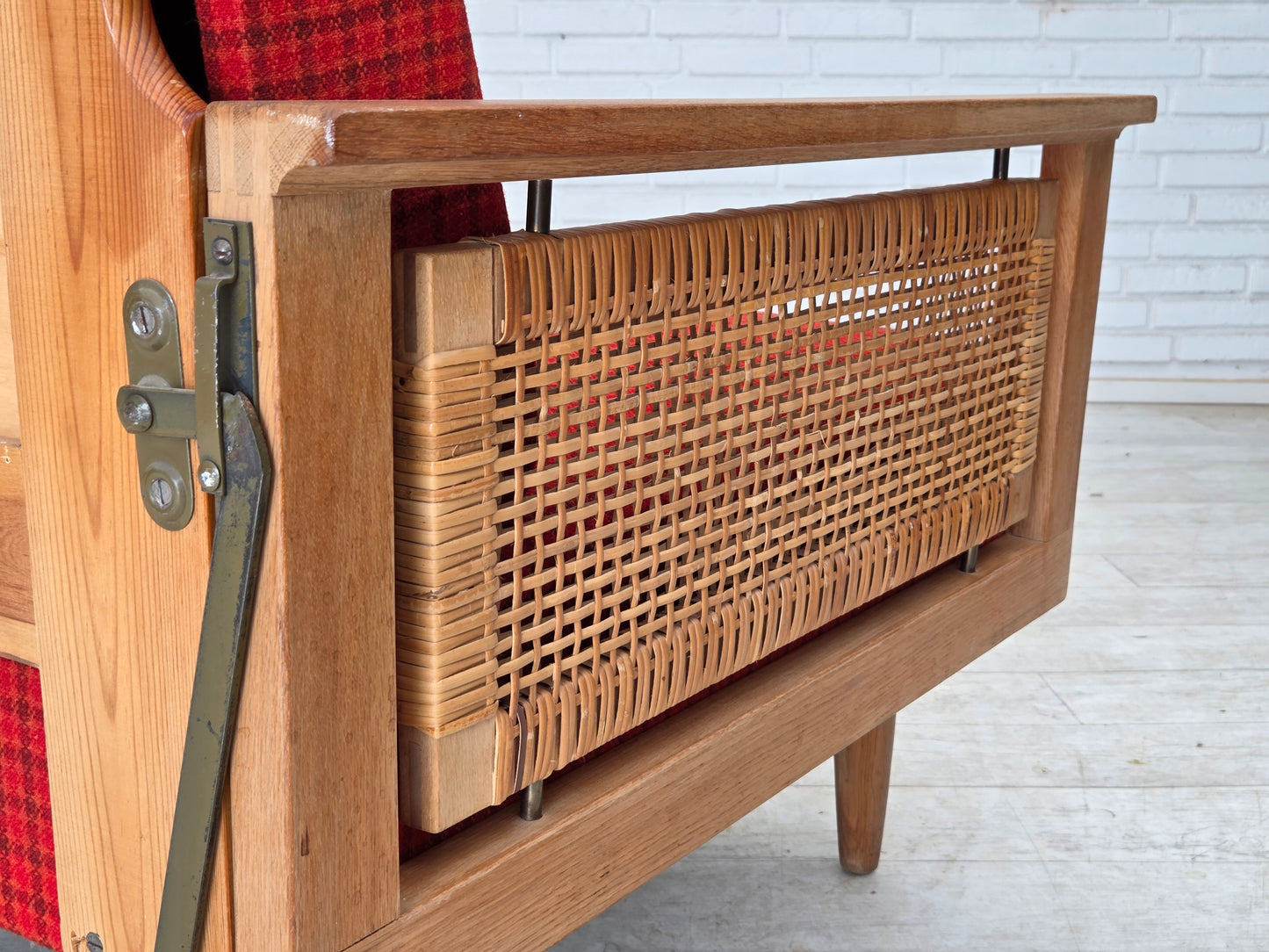 1970s, Danish drop-arm daybed/sofa by Illum Wikkelsø, furniture wool.