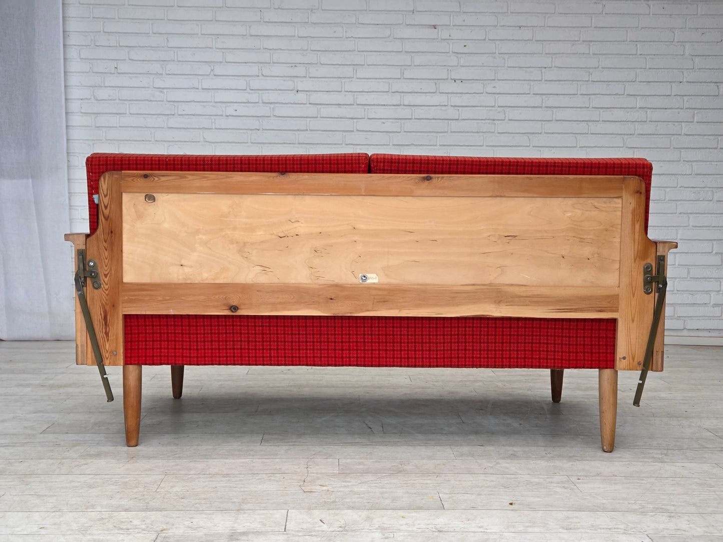 1970s, Danish drop-arm daybed/sofa by Illum Wikkelsø, furniture wool.
