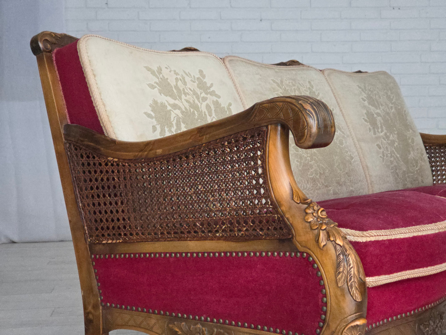 1930s, Danish 3-seater sofa, red furniture velour, furniture mesh.