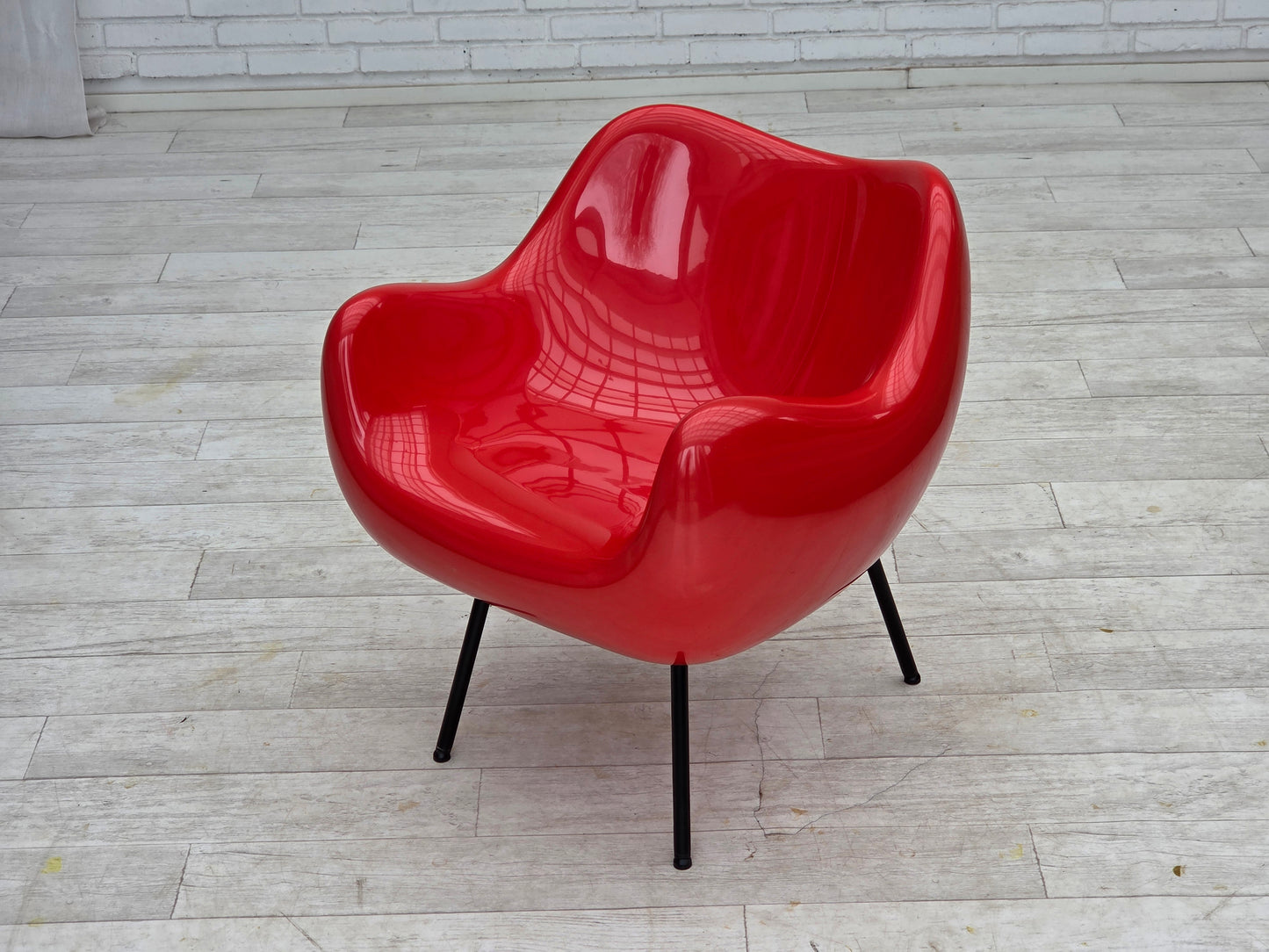 1960s, socialist realism design icon by Roman Modzelewski, model RM58 Composite.