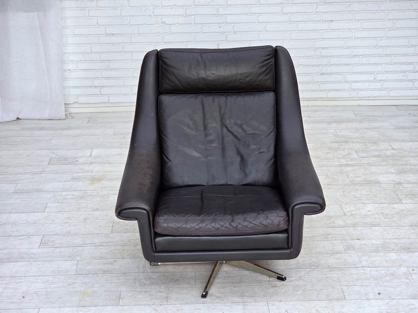 1960s, Danish highback swivel armchair by Aage Christensen, furniture leather.