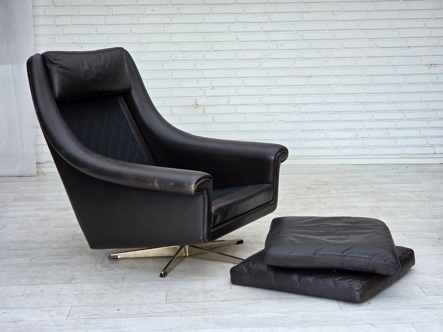 1960s, Danish highback swivel armchair by Aage Christensen, furniture leather.