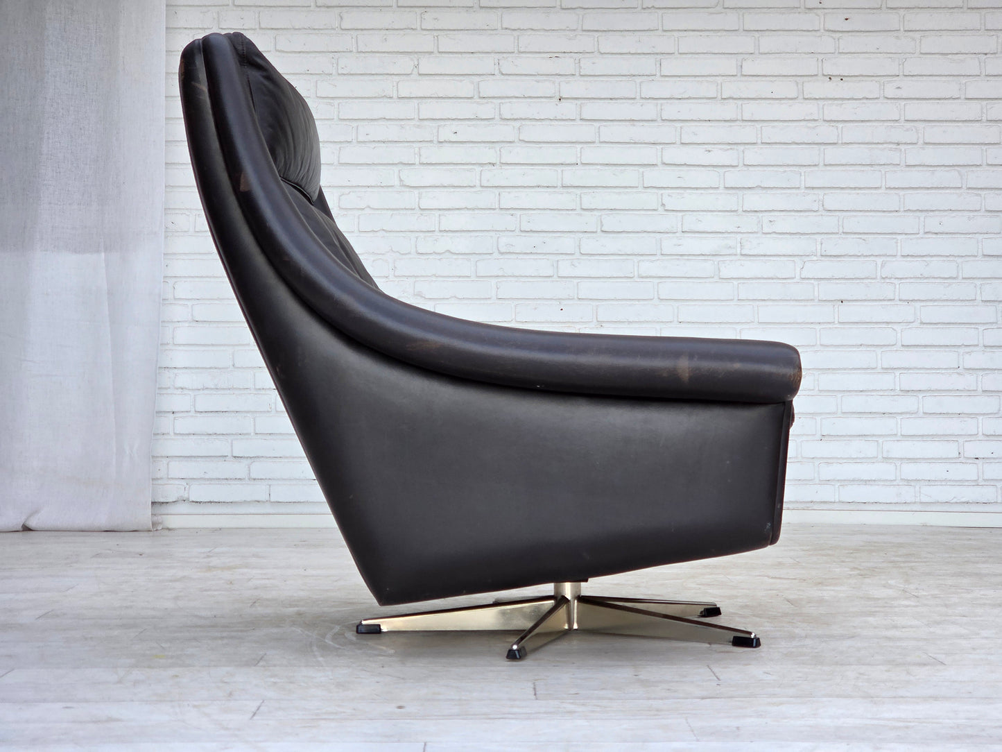 1960s, Danish highback swivel armchair by Aage Christensen, furniture leather.