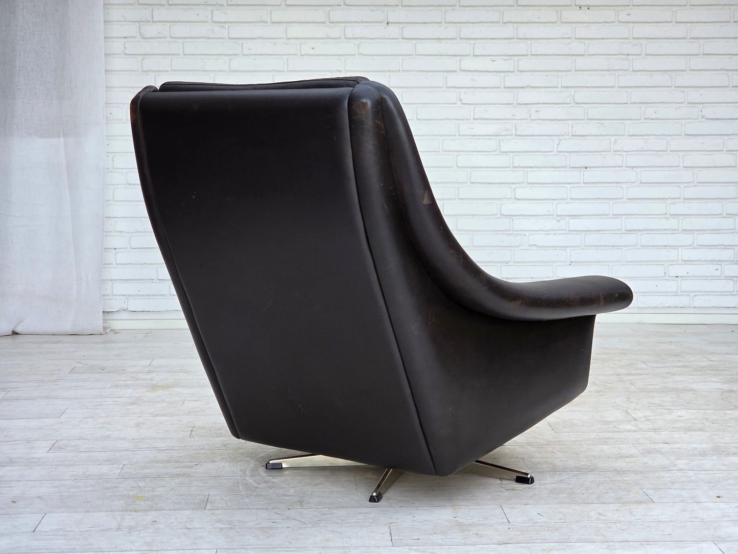 1960s, Danish highback swivel armchair by Aage Christensen, furniture leather.