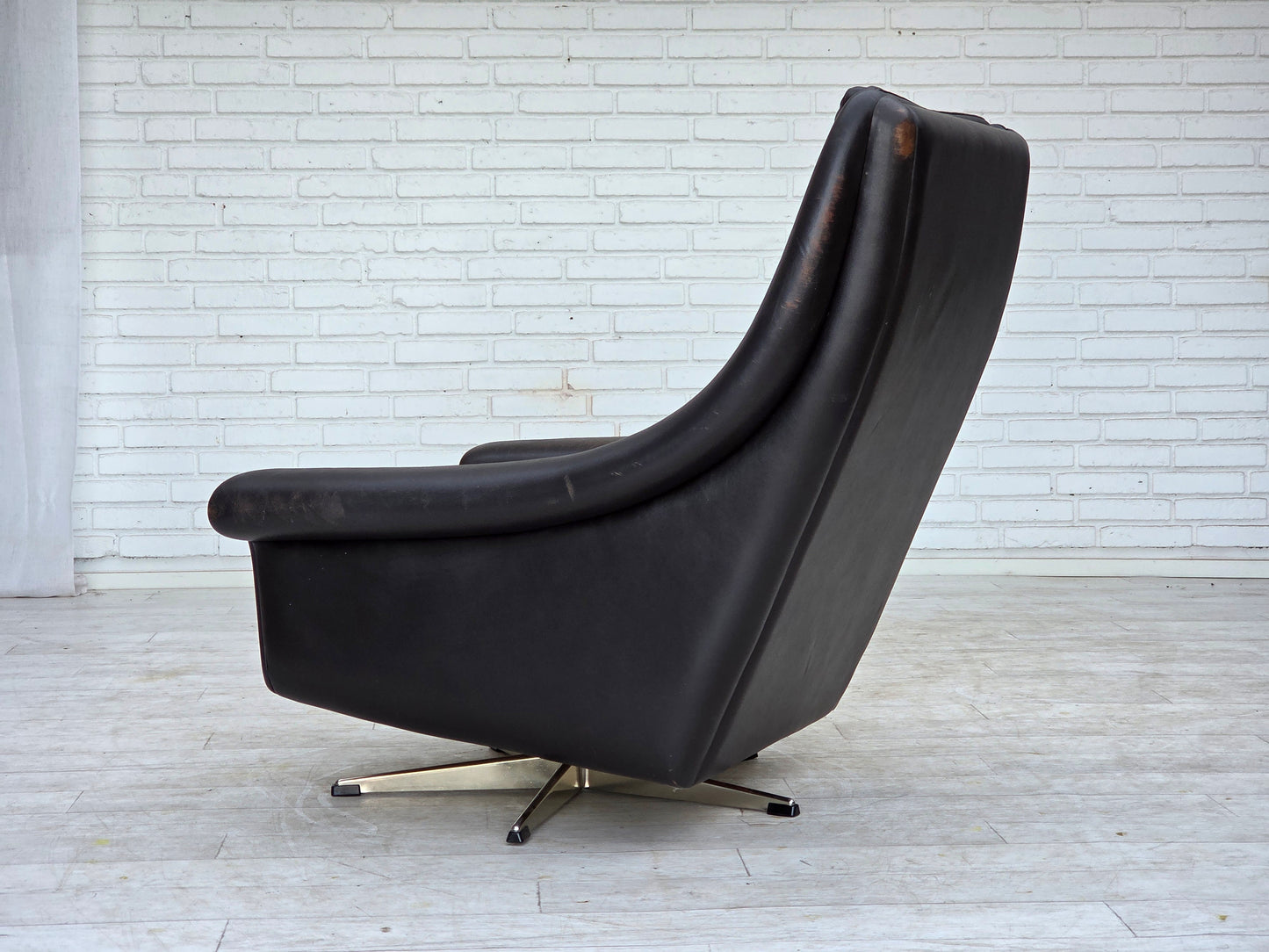 1960s, Danish highback swivel armchair by Aage Christensen, furniture leather.