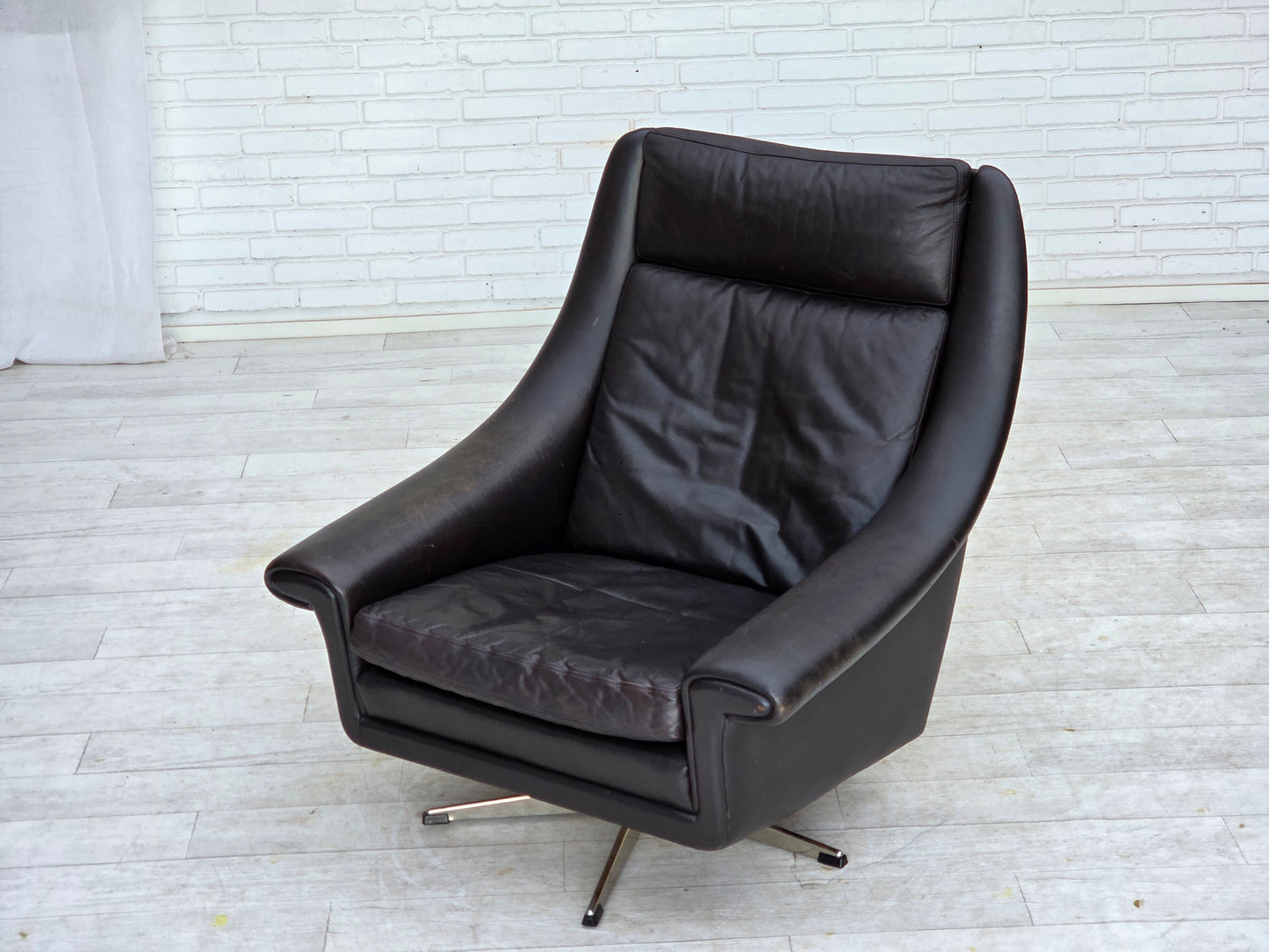 1960s, Danish highback swivel armchair by Aage Christensen, furniture leather.