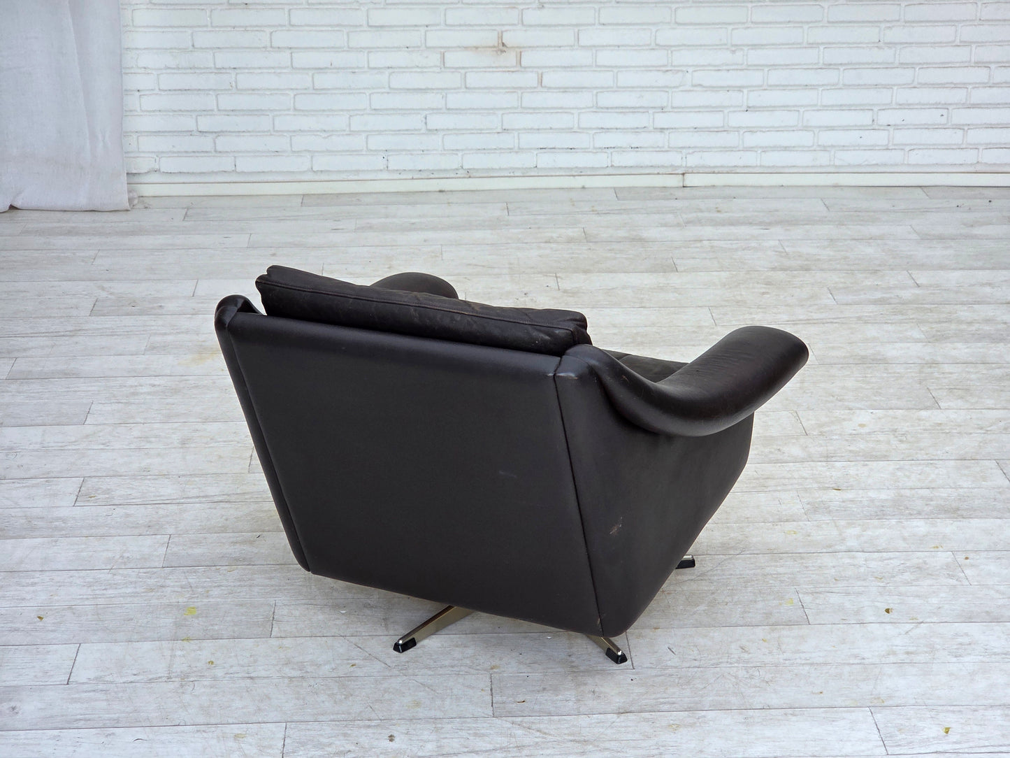 1960s, Danish swivel armchair by Aage Christensen, furniture leather.
