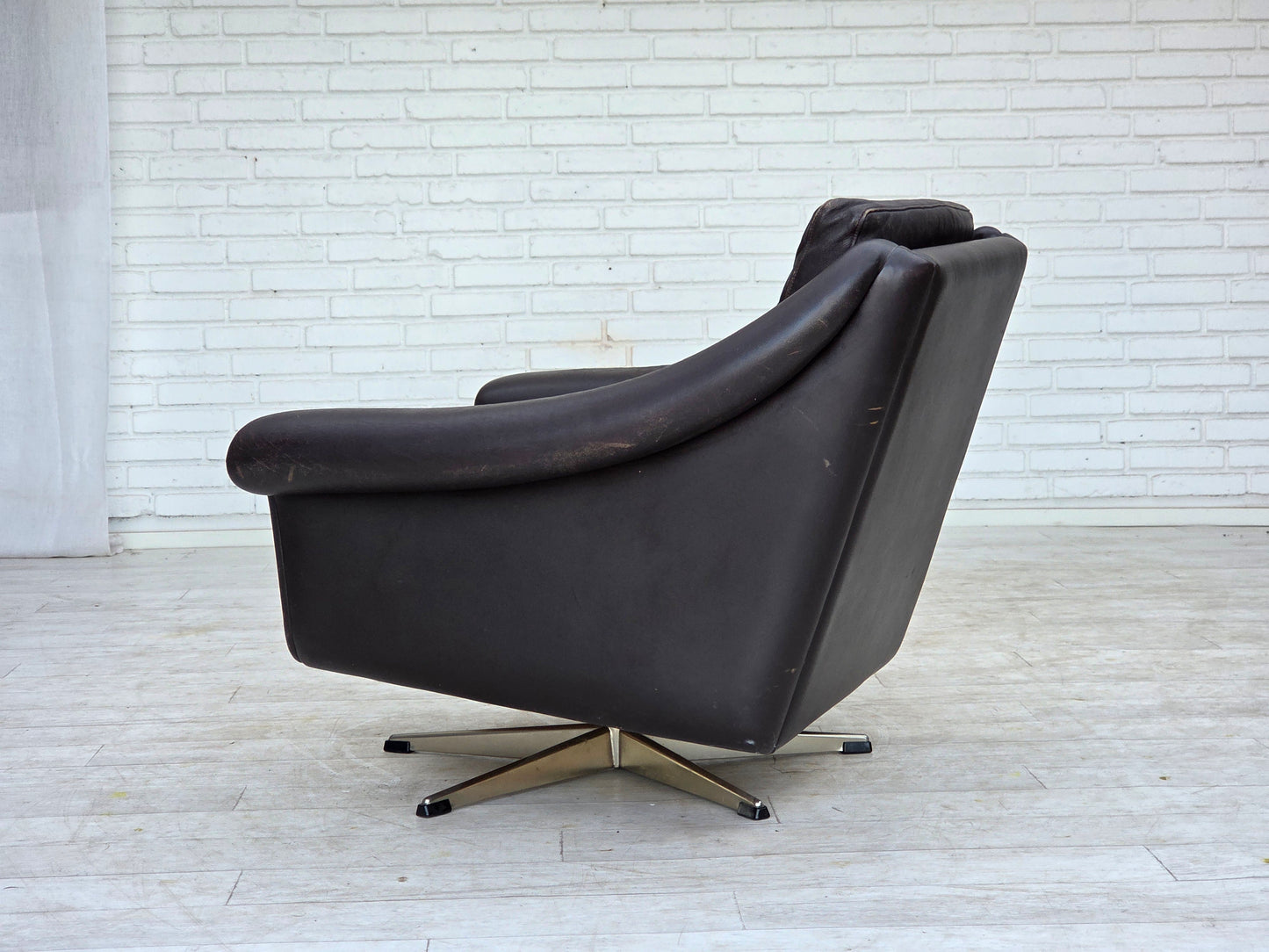 1960s, Danish swivel armchair by Aage Christensen, furniture leather.