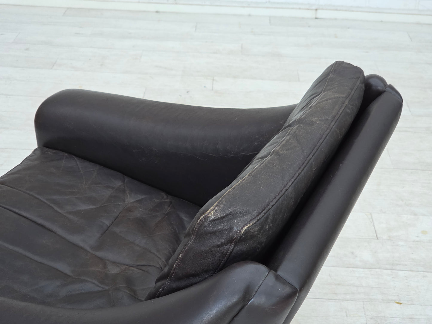1960s, Danish swivel armchair by Aage Christensen, furniture leather.