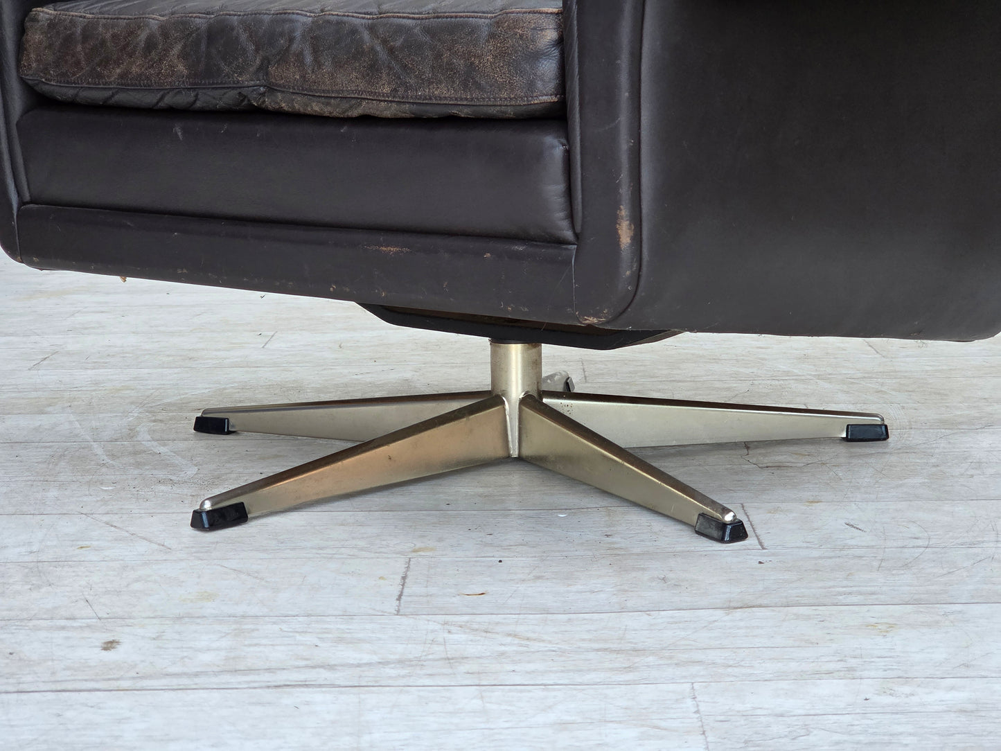 1960s, Danish swivel armchair by Aage Christensen, furniture leather.