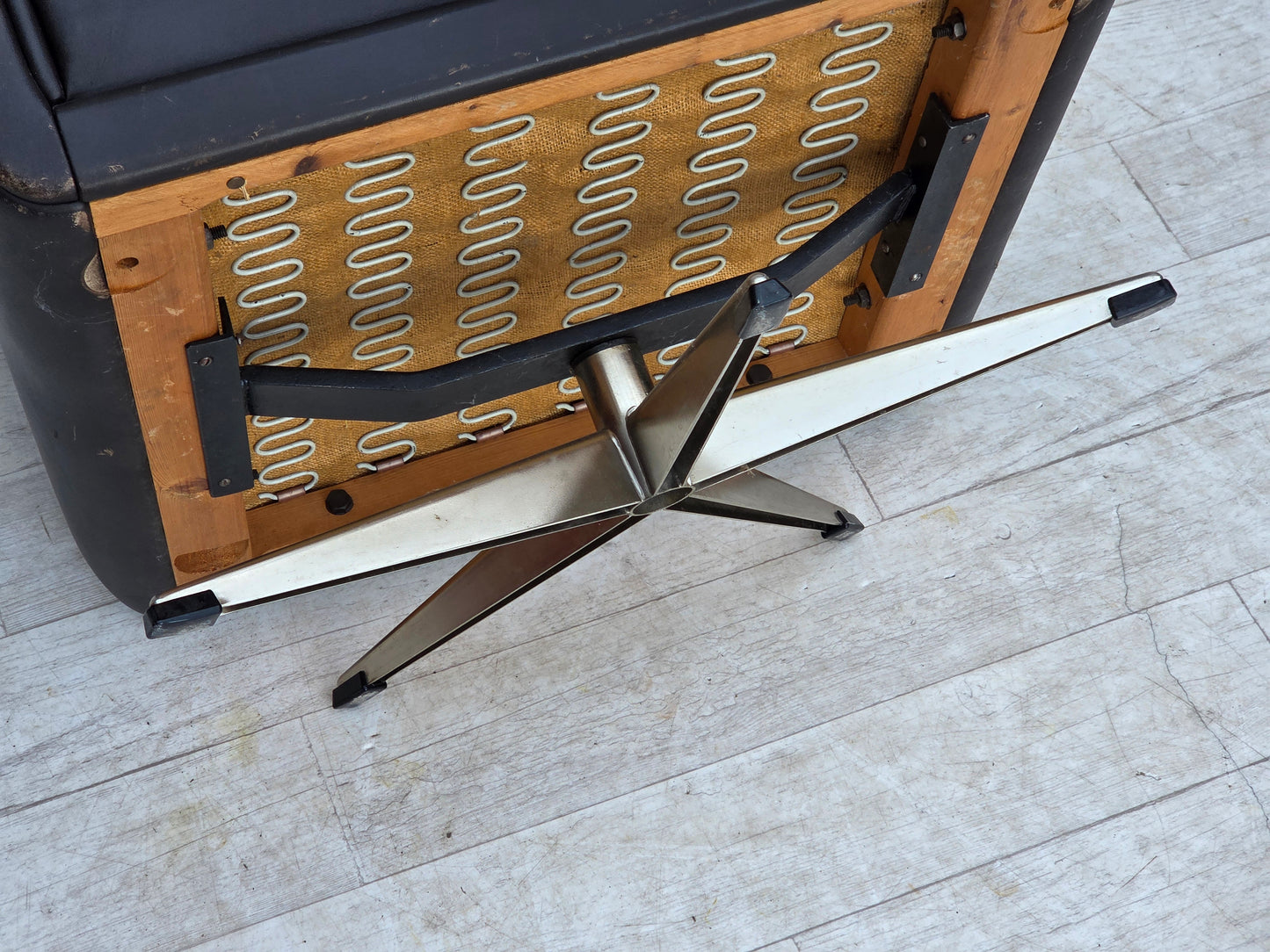 1960s, Danish swivel armchair by Aage Christensen, furniture leather.