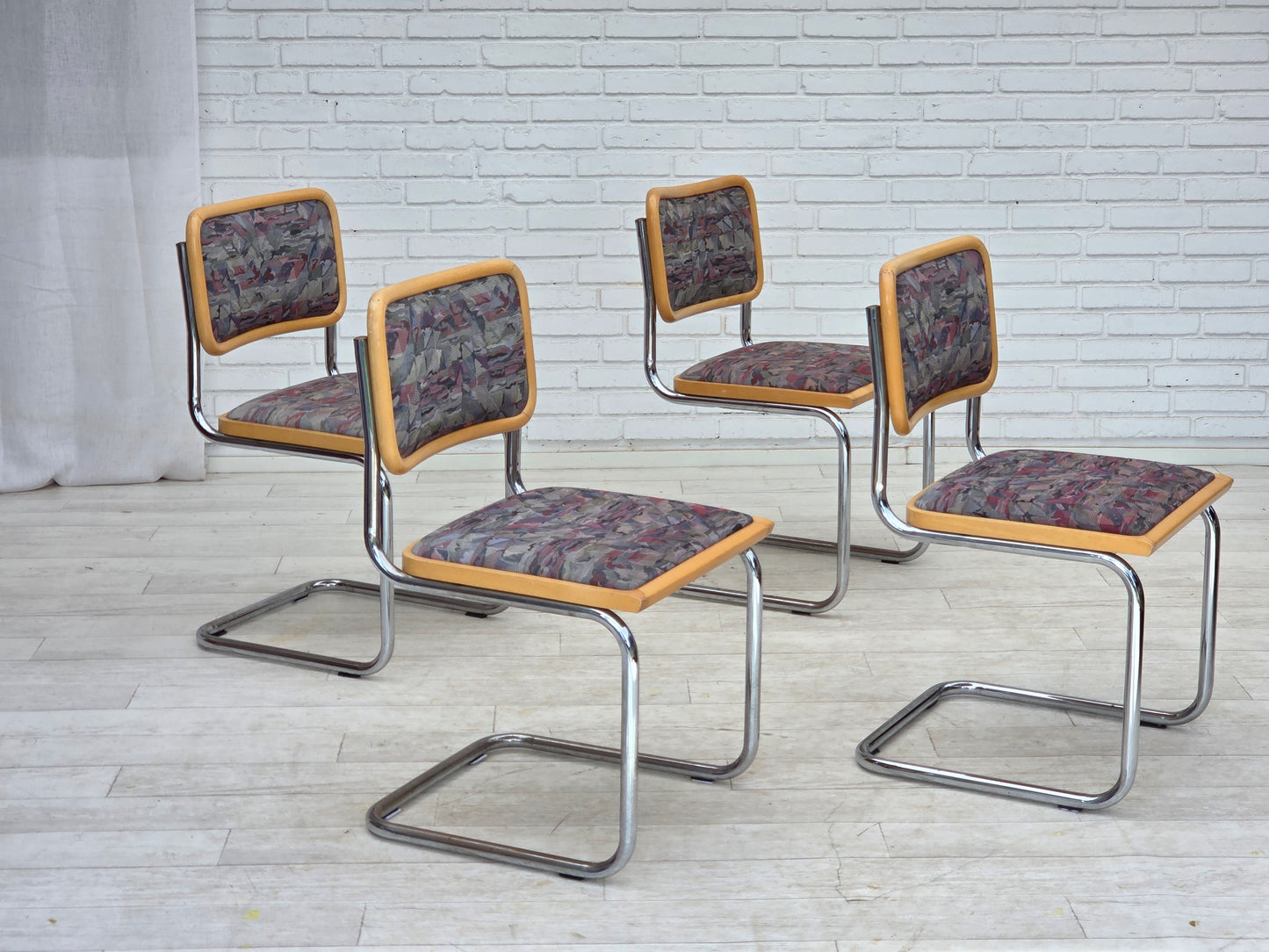 1970s, set of 4 pcs Italian dining chairs in Bauhaus style.