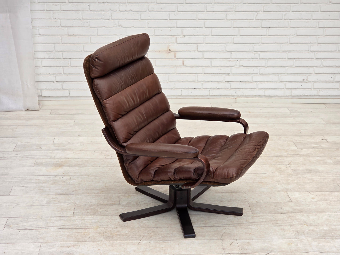 1970s, Danish swivel armchair by Georg Thams, brown furniture leather.
