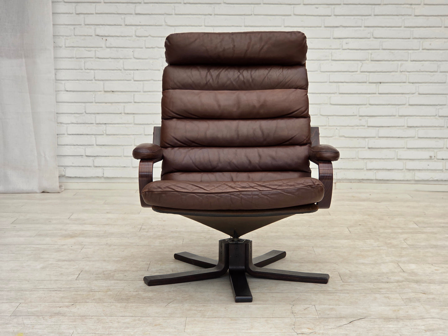 1970s, Danish swivel armchair by Georg Thams, brown furniture leather.