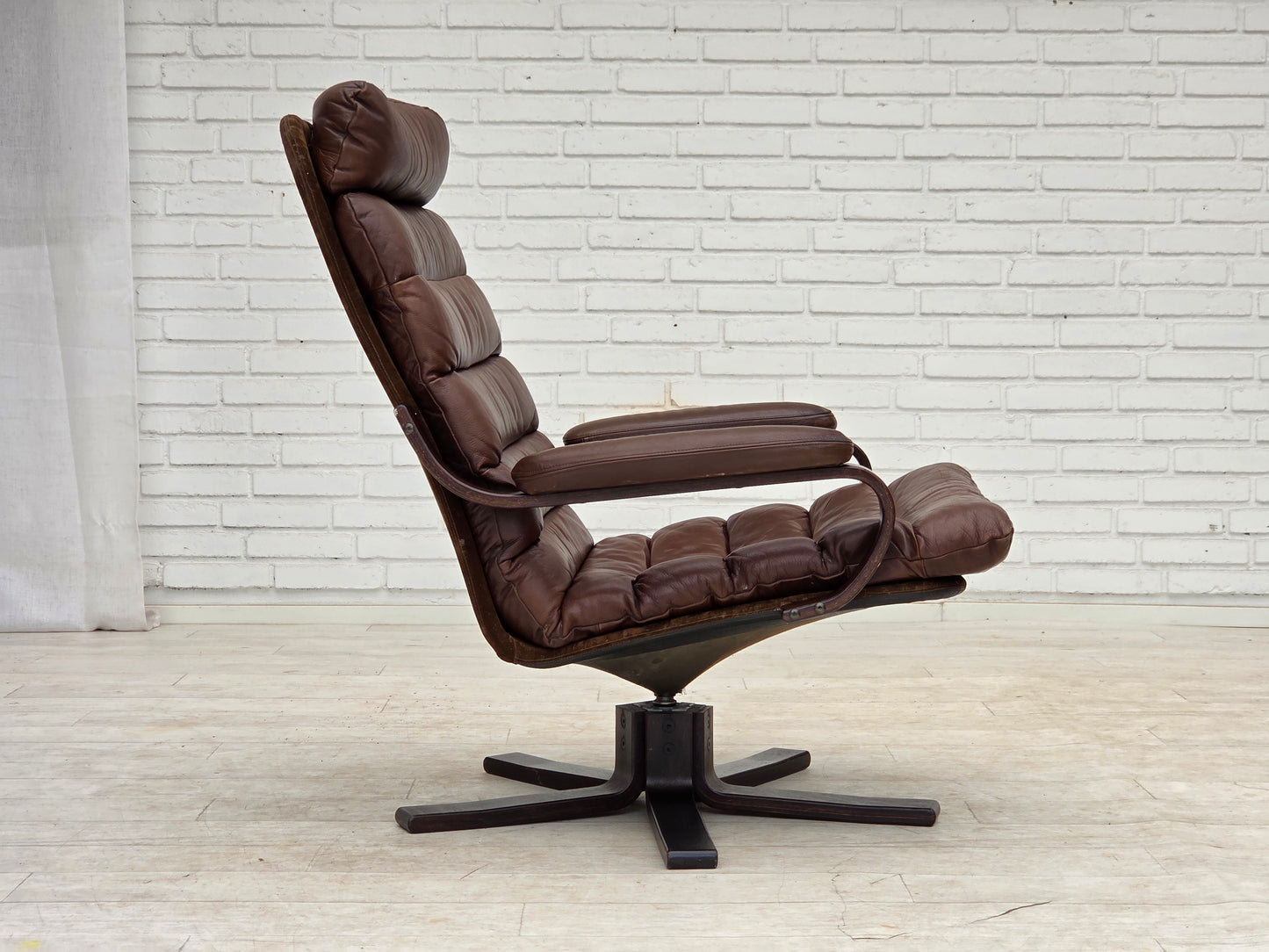 1970s, Danish swivel armchair by Georg Thams, brown furniture leather.