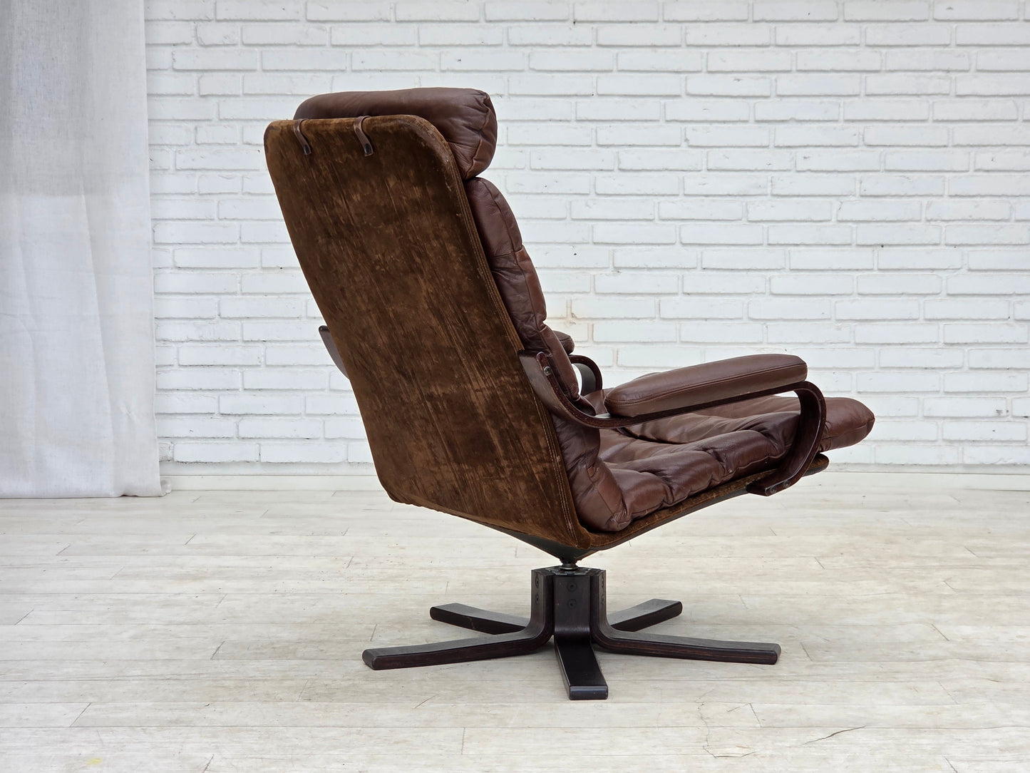 1970s, Danish swivel armchair by Georg Thams, brown furniture leather.