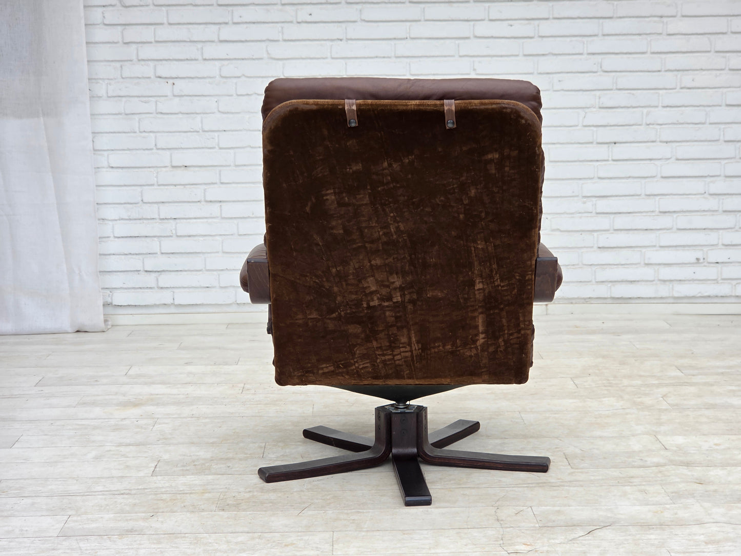 1970s, Danish swivel armchair by Georg Thams, brown furniture leather.