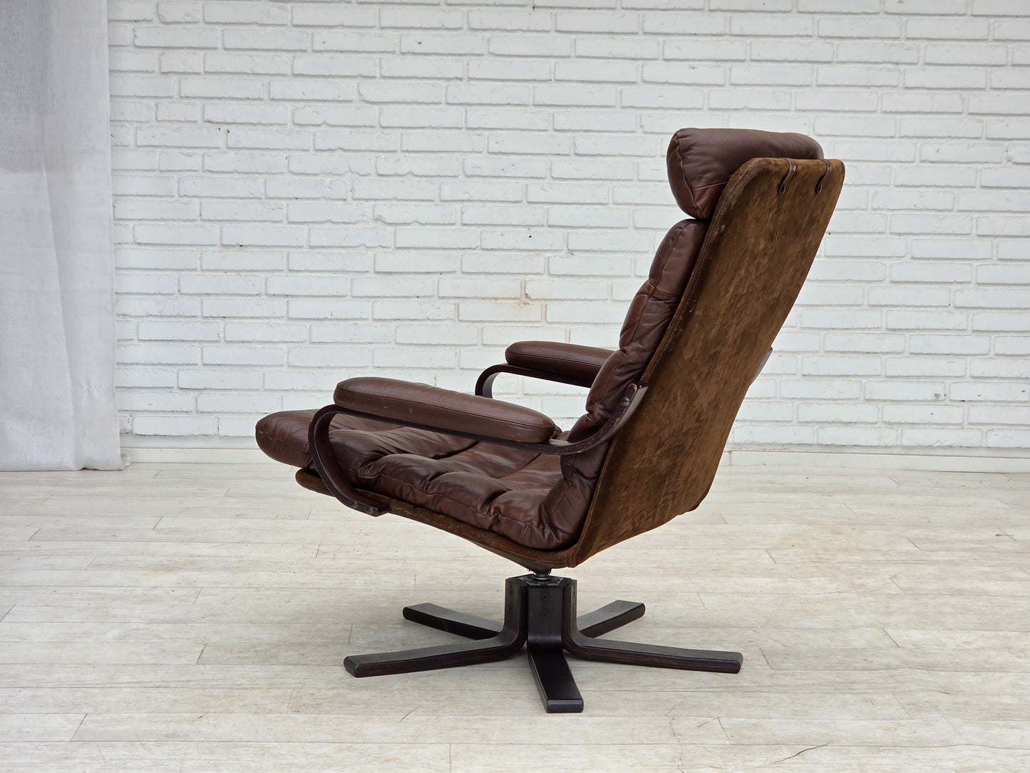 1970s, Danish swivel armchair by Georg Thams, brown furniture leather.