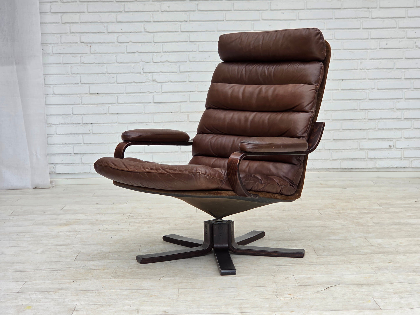 1970s, Danish swivel armchair by Georg Thams, brown furniture leather.