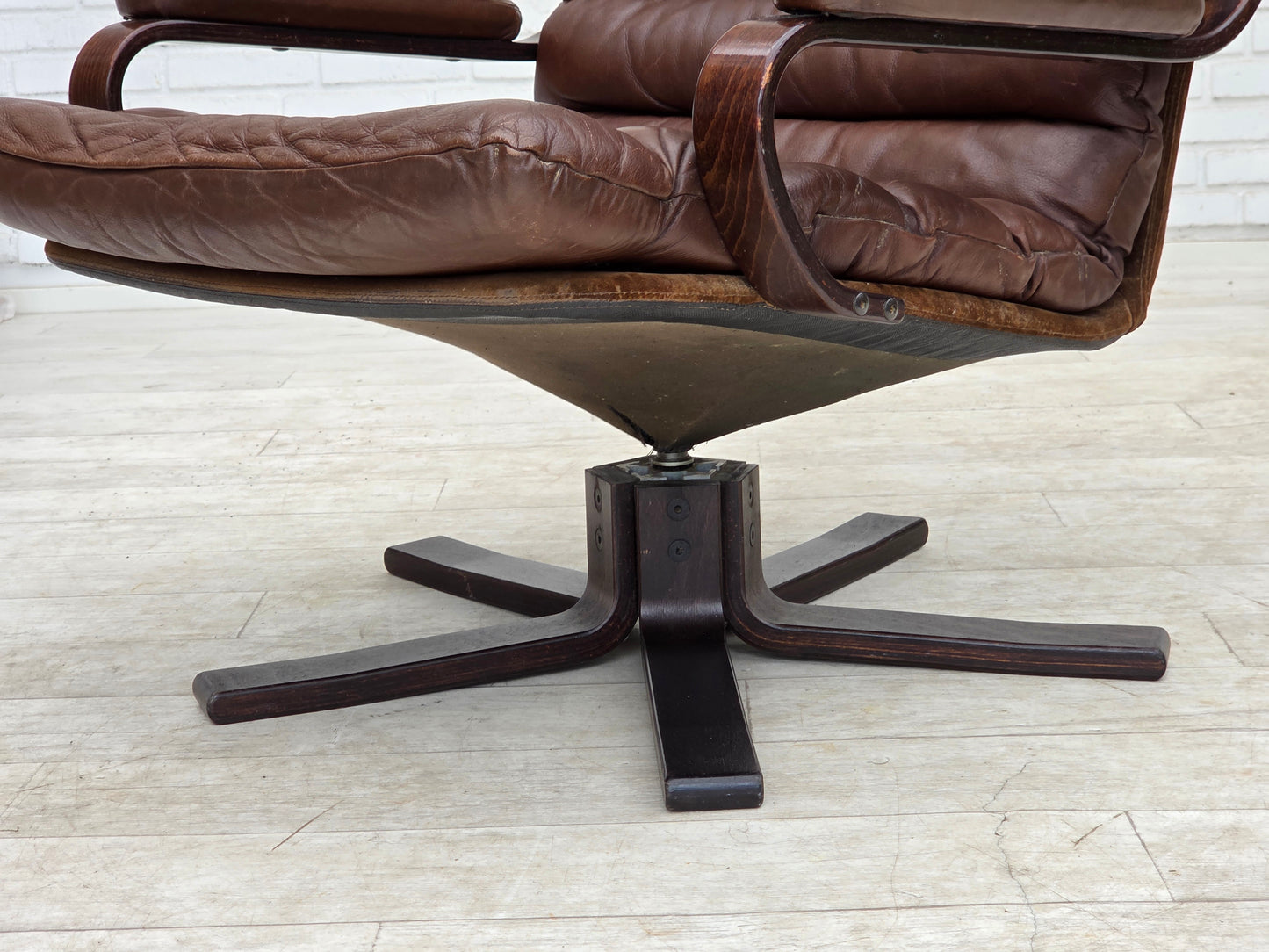 1970s, Danish swivel armchair by Georg Thams, brown furniture leather.