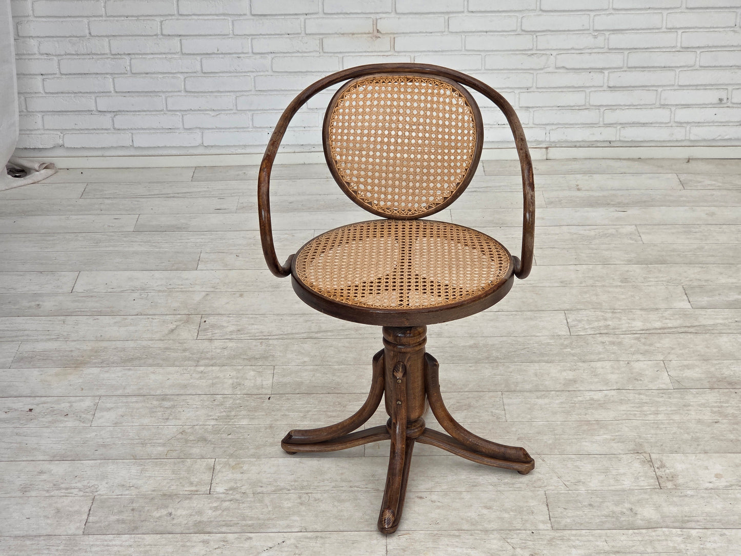 1950s, adjustable swivel armchair in Thonet style.