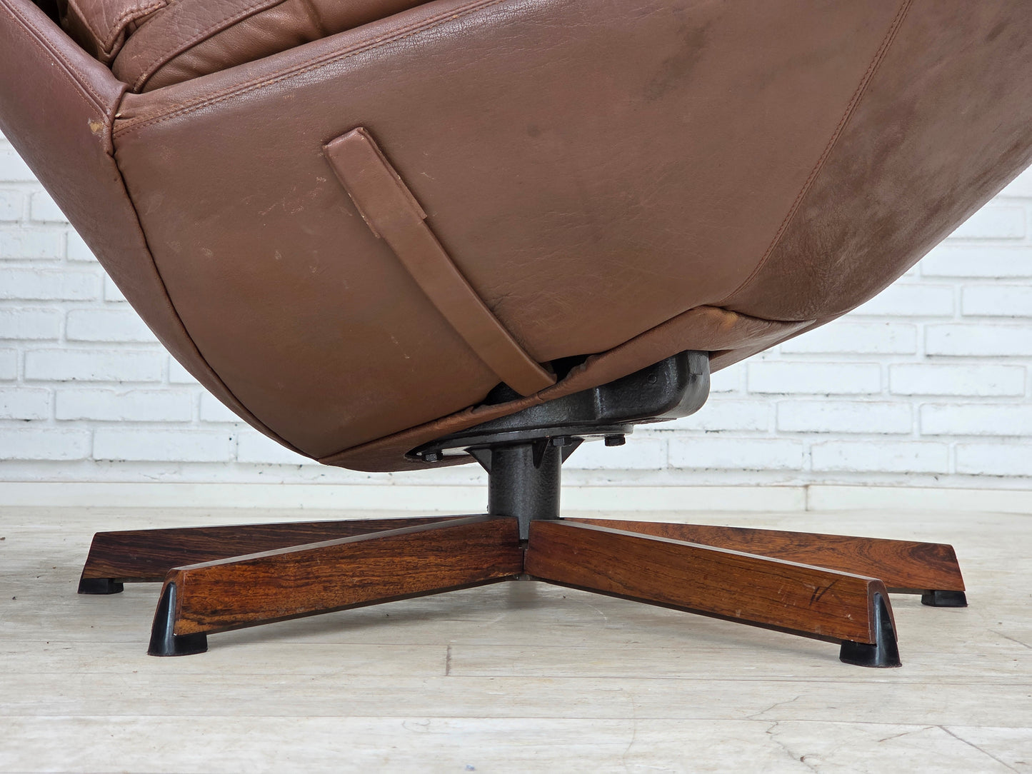 1970s, Danish design by Madsen & Schubell, swivel lounge chair.