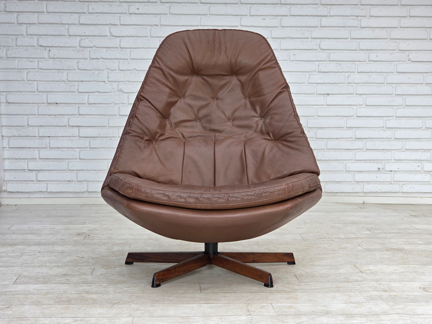 1970s, Danish design by Madsen & Schubell, swivel lounge chair.