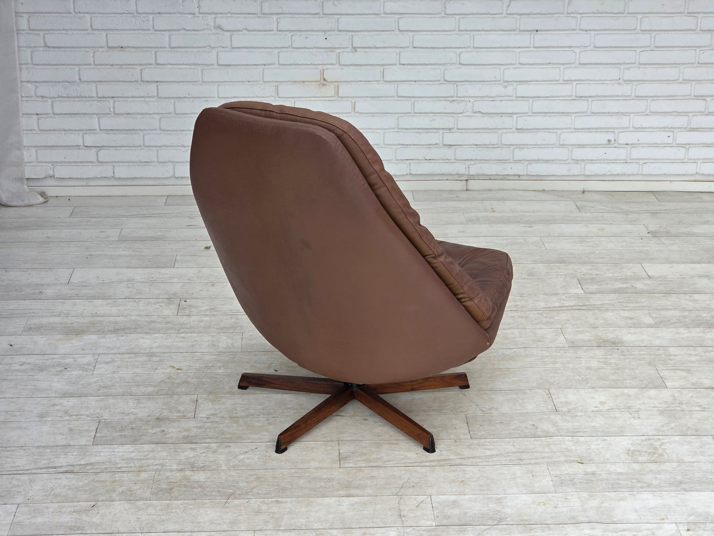 1970s, Danish design by Madsen & Schubell, swivel lounge chair.
