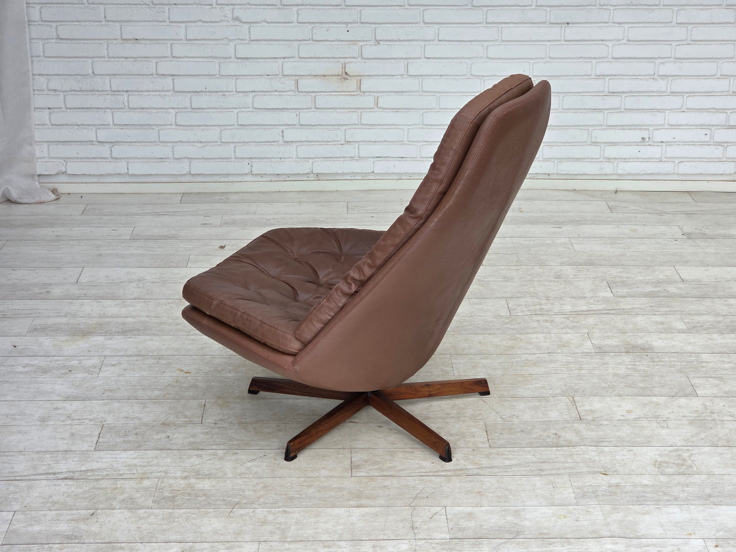 1970s, Danish design by Madsen & Schubell, swivel lounge chair.