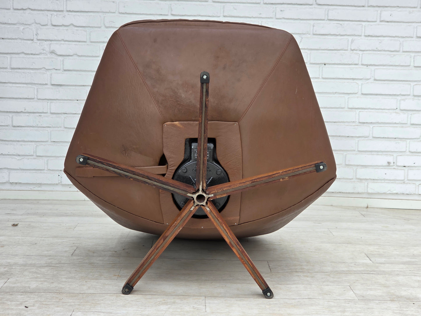 1970s, Danish design by Madsen & Schubell, swivel lounge chair.
