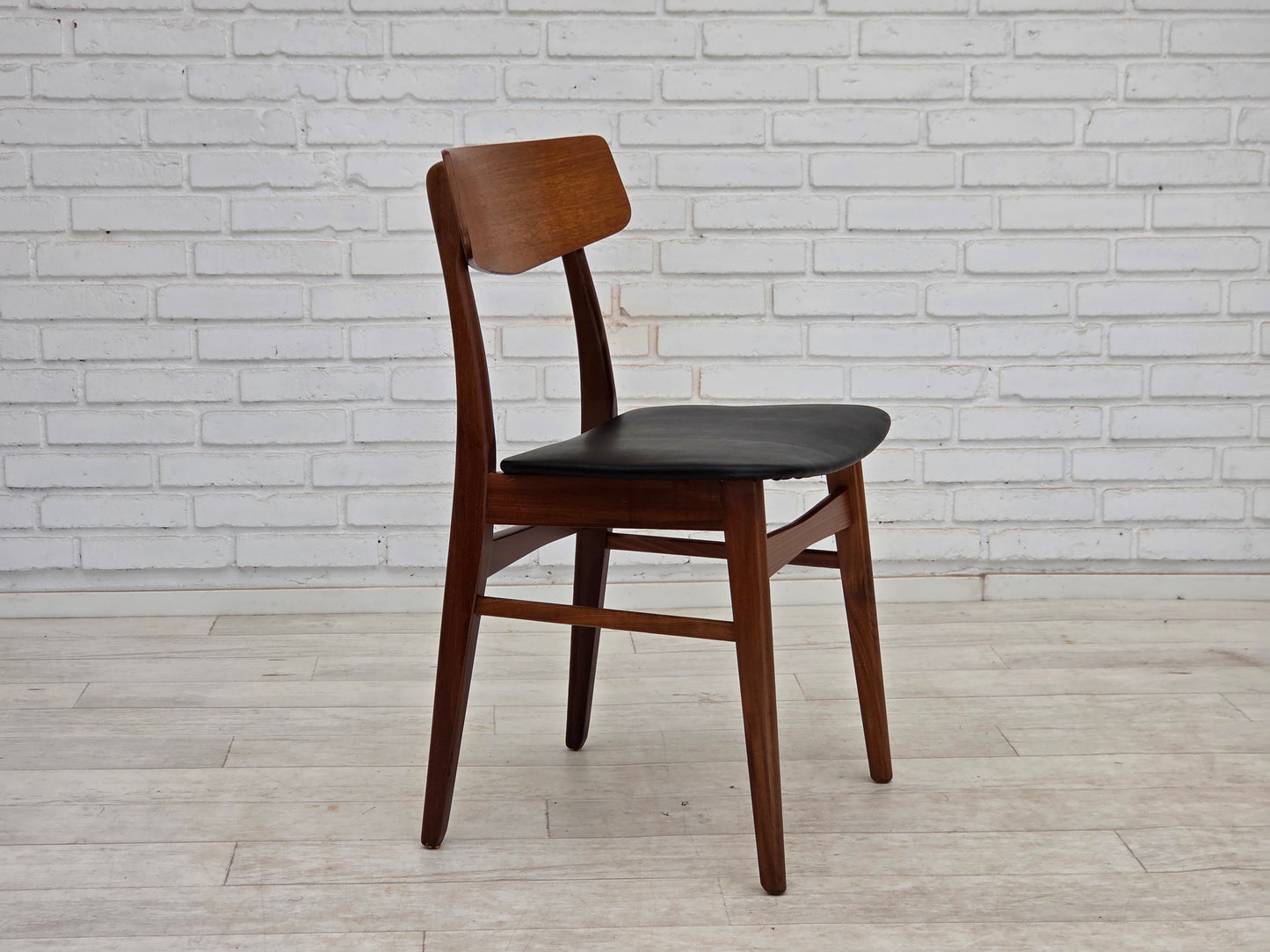 1970s, set of 4 Danish dining chairs by Findahl Møbelfabrik, solid teak wood.