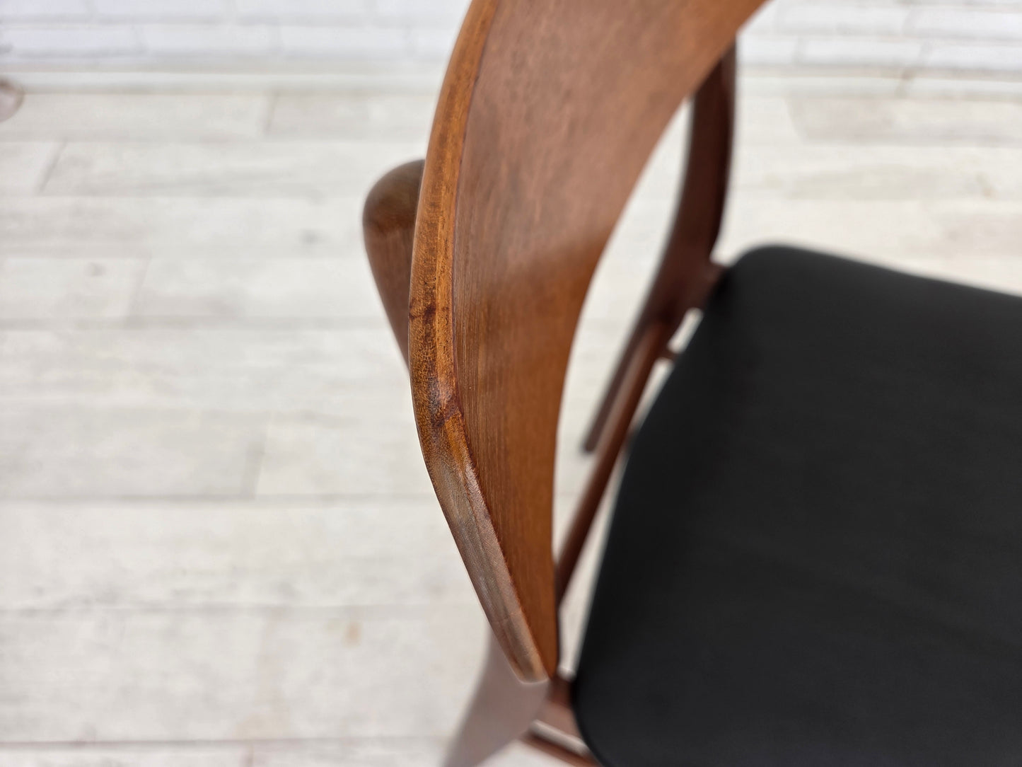 1970s, set of 4 Danish dining chairs by Findahl Møbelfabrik, solid teak wood.