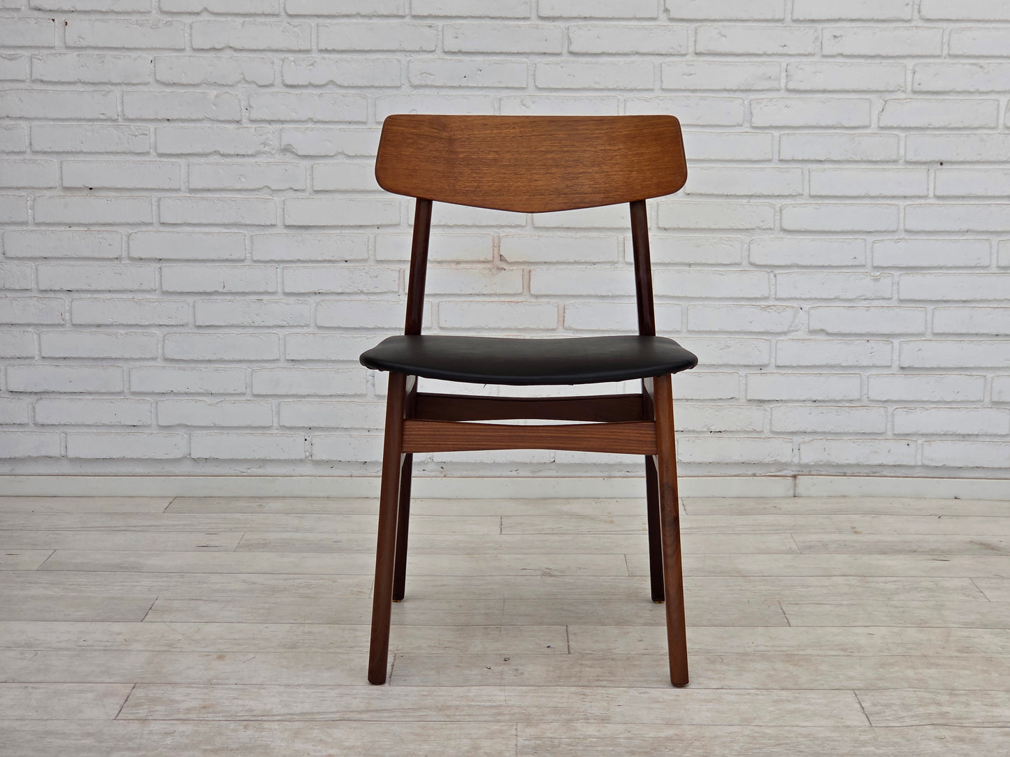 1970s, set of 4 Danish dining chairs by Findahl Møbelfabrik, solid teak wood.