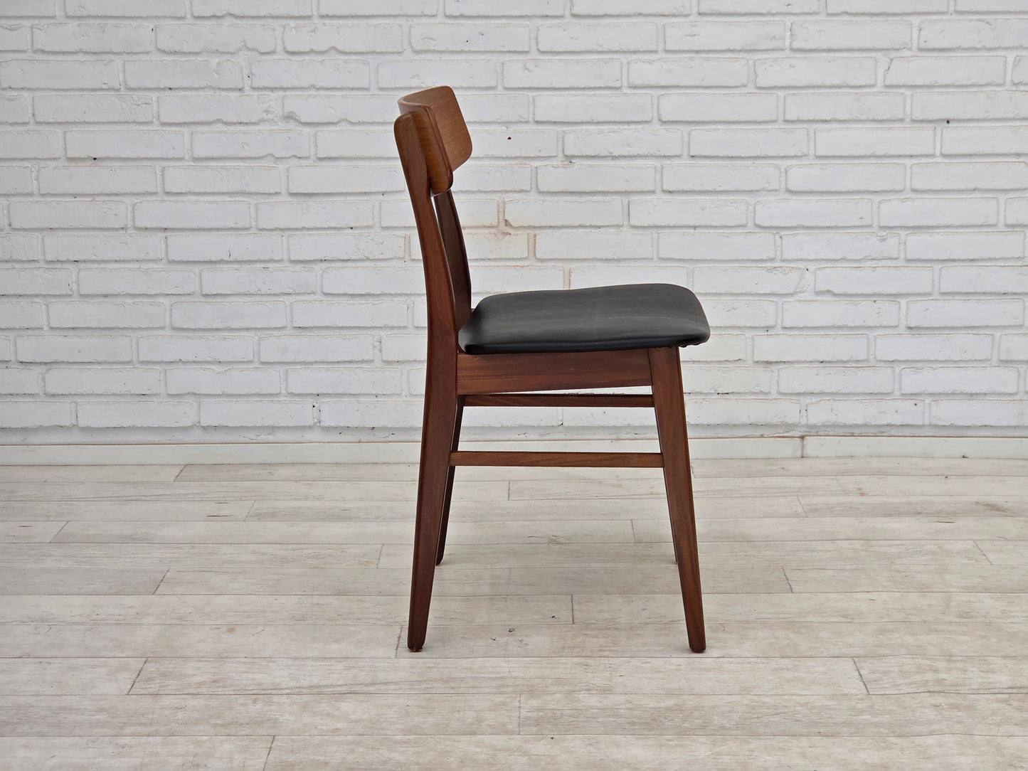 1970s, set of 4 Danish dining chairs by Findahl Møbelfabrik, solid teak wood.