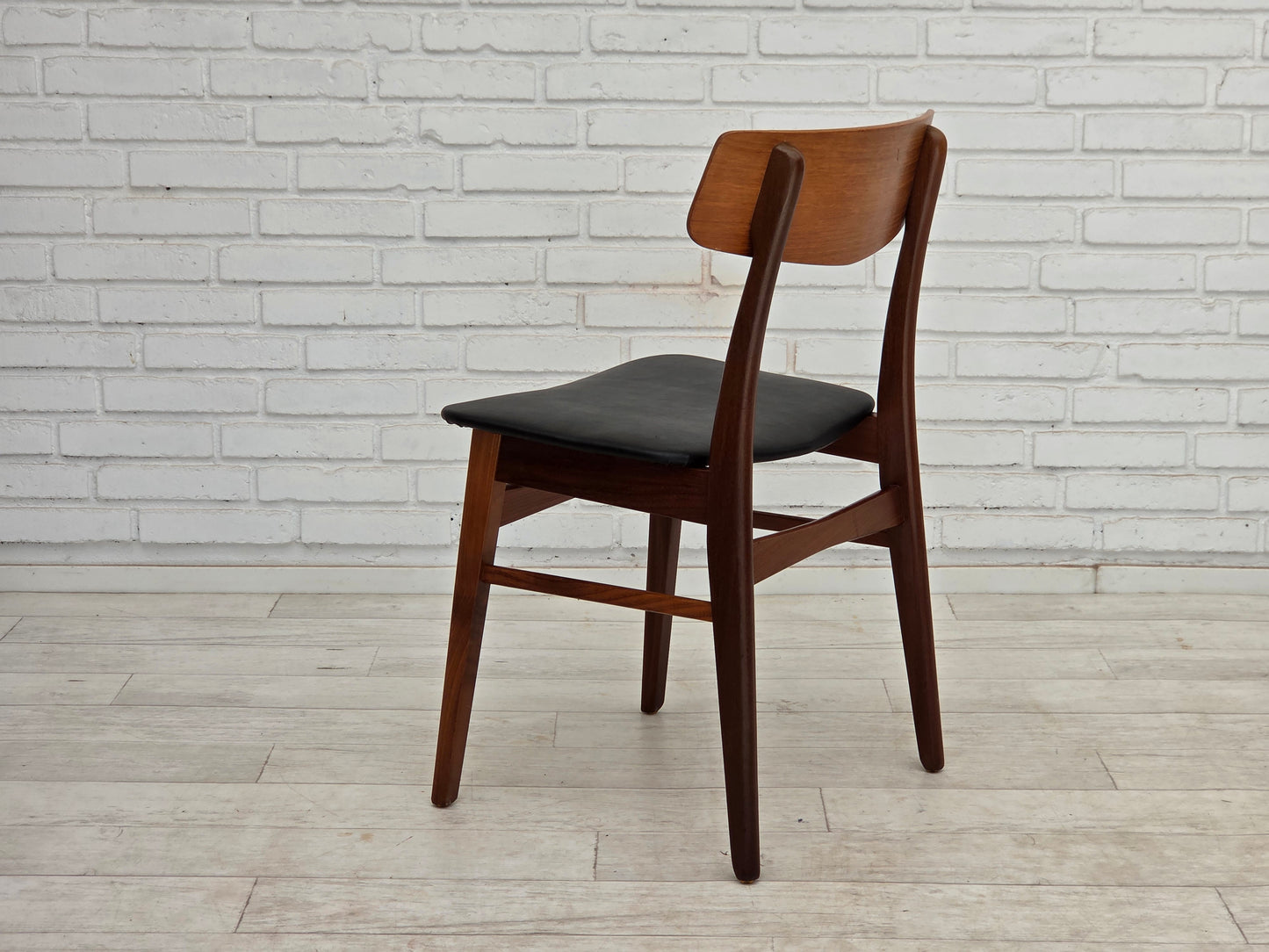 1970s, set of 4 Danish dining chairs by Findahl Møbelfabrik, solid teak wood.