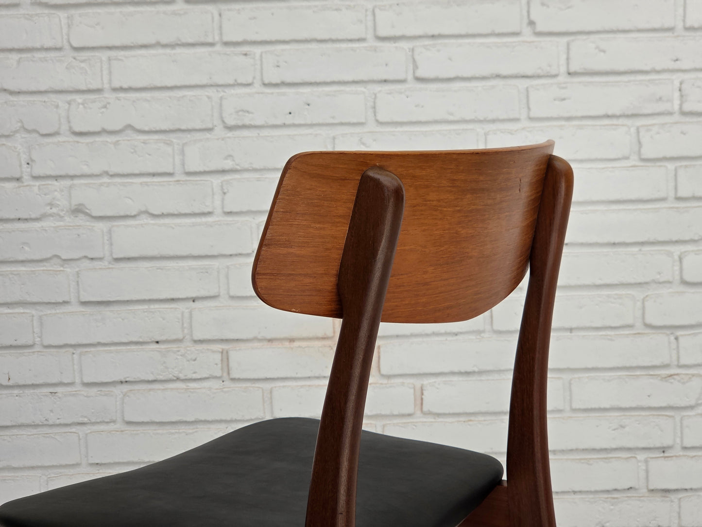 1970s, set of 4 Danish dining chairs by Findahl Møbelfabrik, solid teak wood.