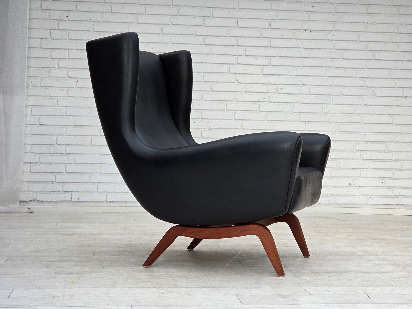 1960s, Danish design by Illum Wikkelsø, armchair, model 110, leather, teak wood.