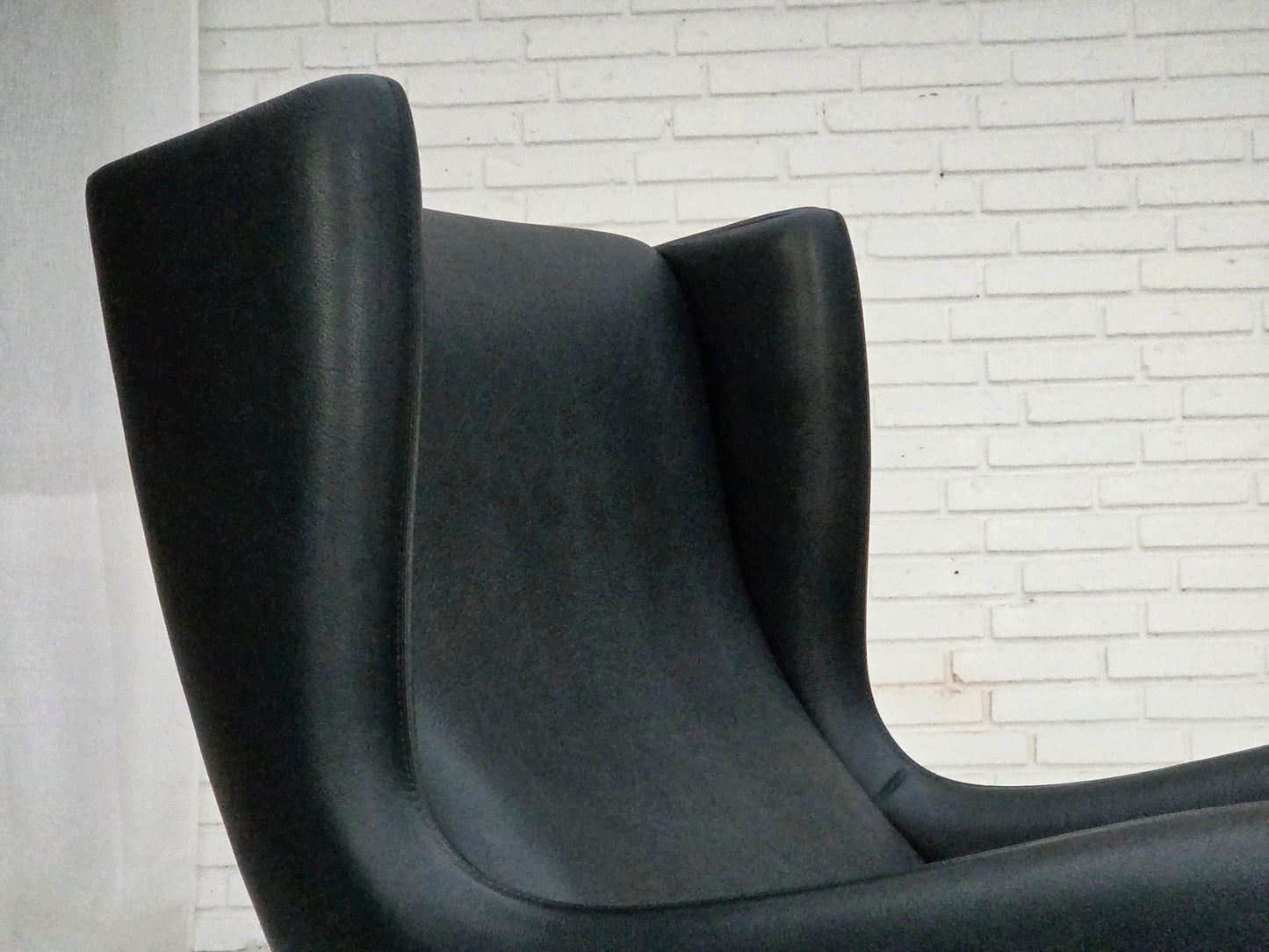 1960s, Danish design by Illum Wikkelsø, armchair, model 110, leather, teak wood.
