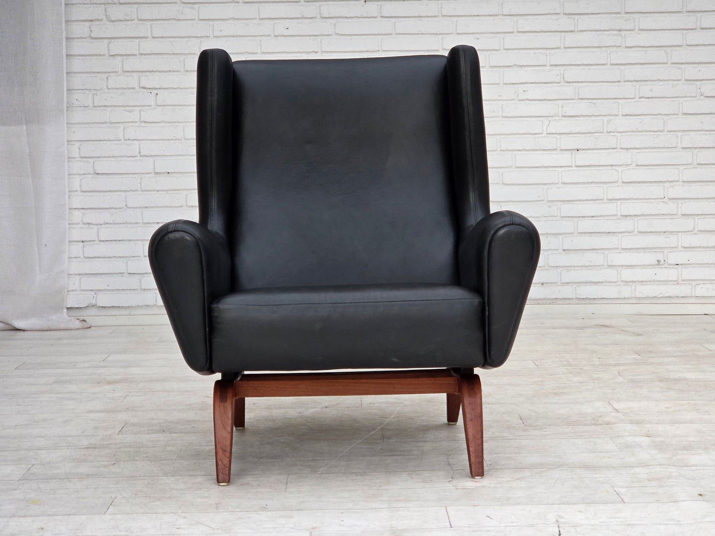 1960s, Danish design by Illum Wikkelsø, armchair, model 110, leather, teak wood.